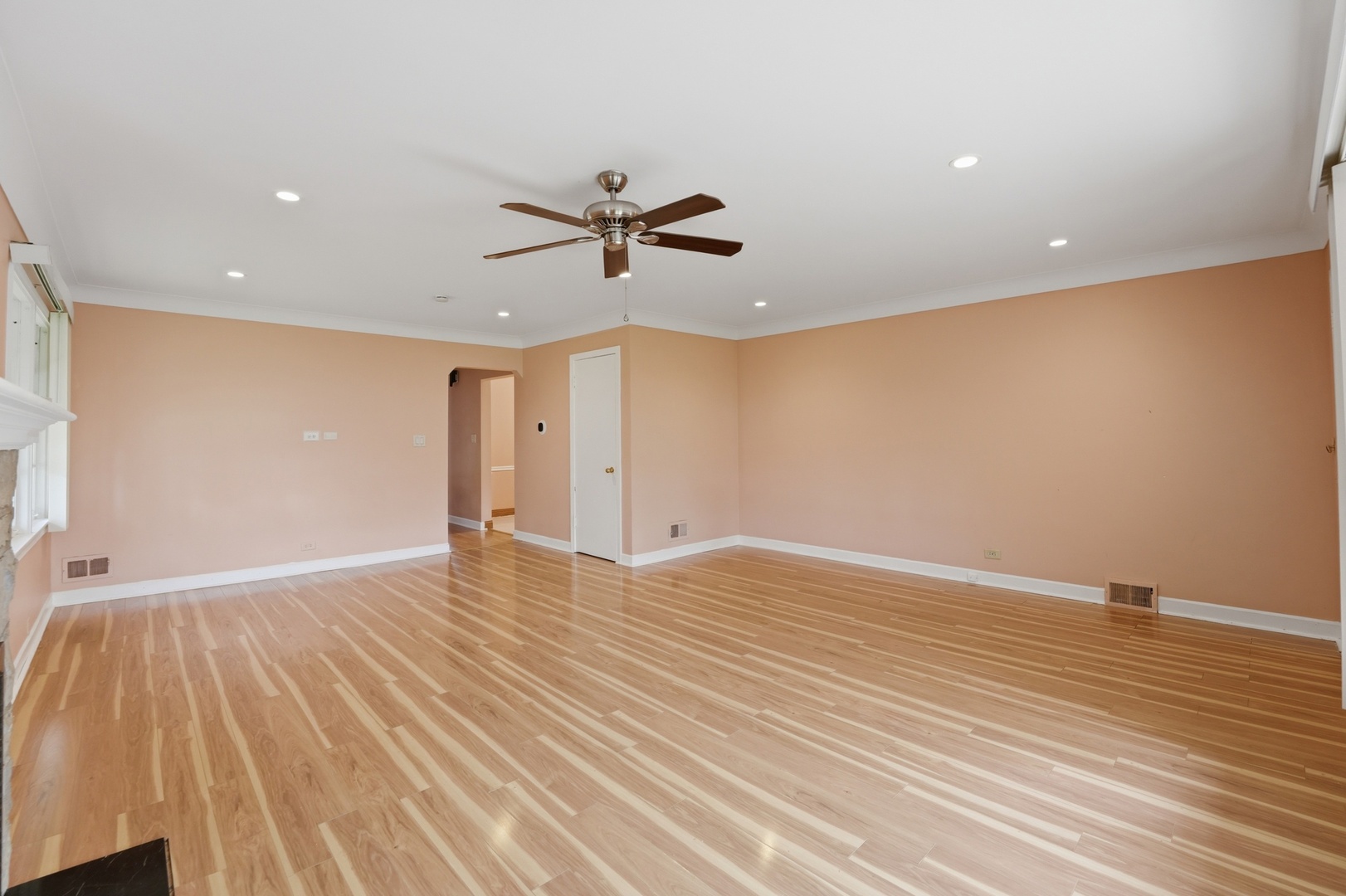 306 W Lonnquist Boulevard