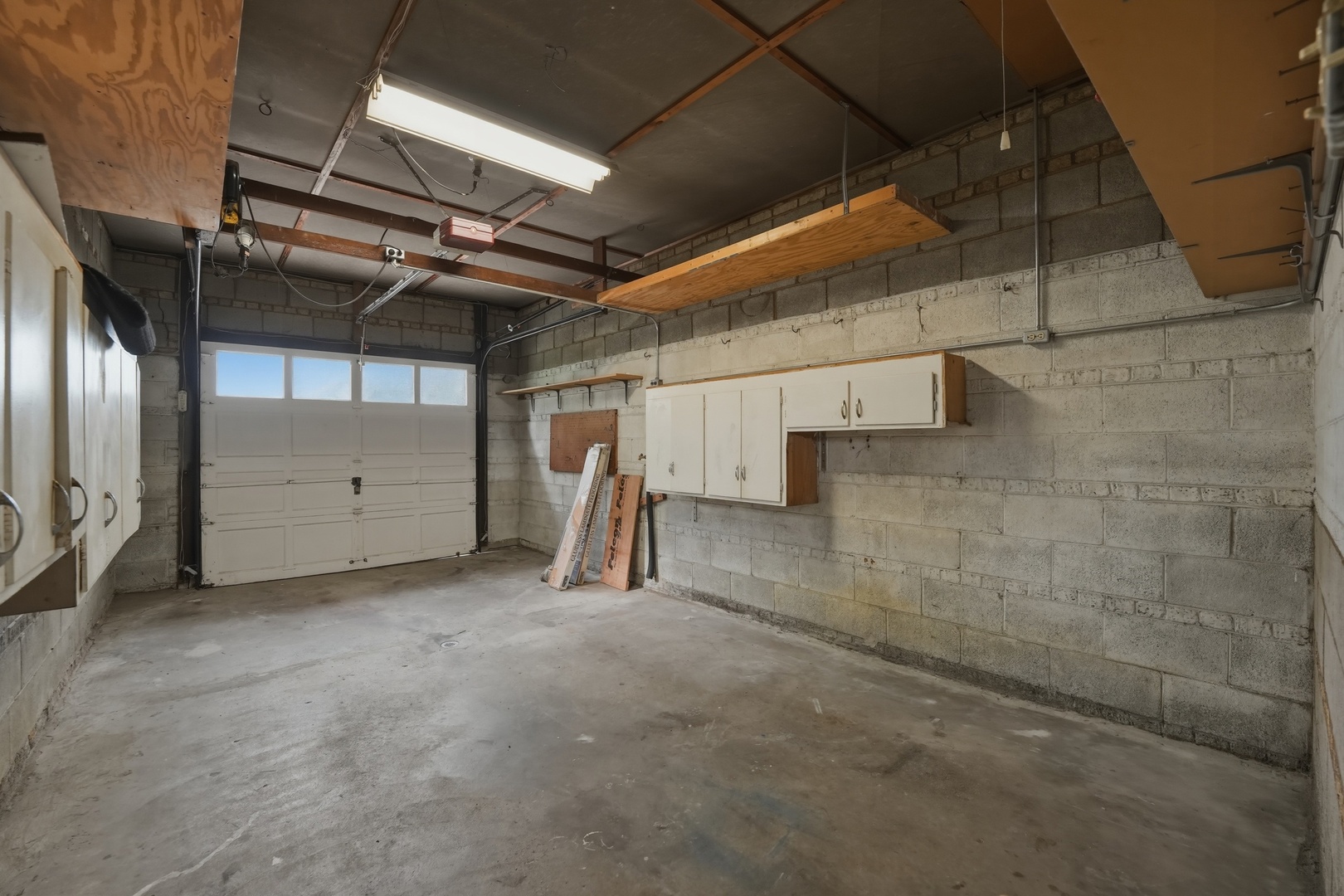 306 W Lonnquist Boulevard