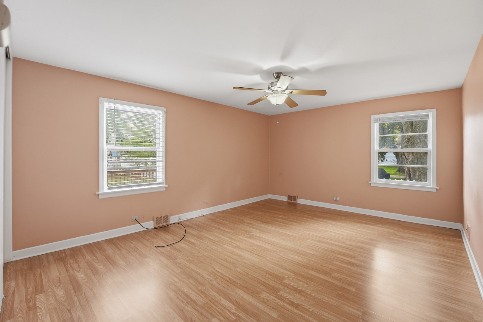 306 W Lonnquist Boulevard