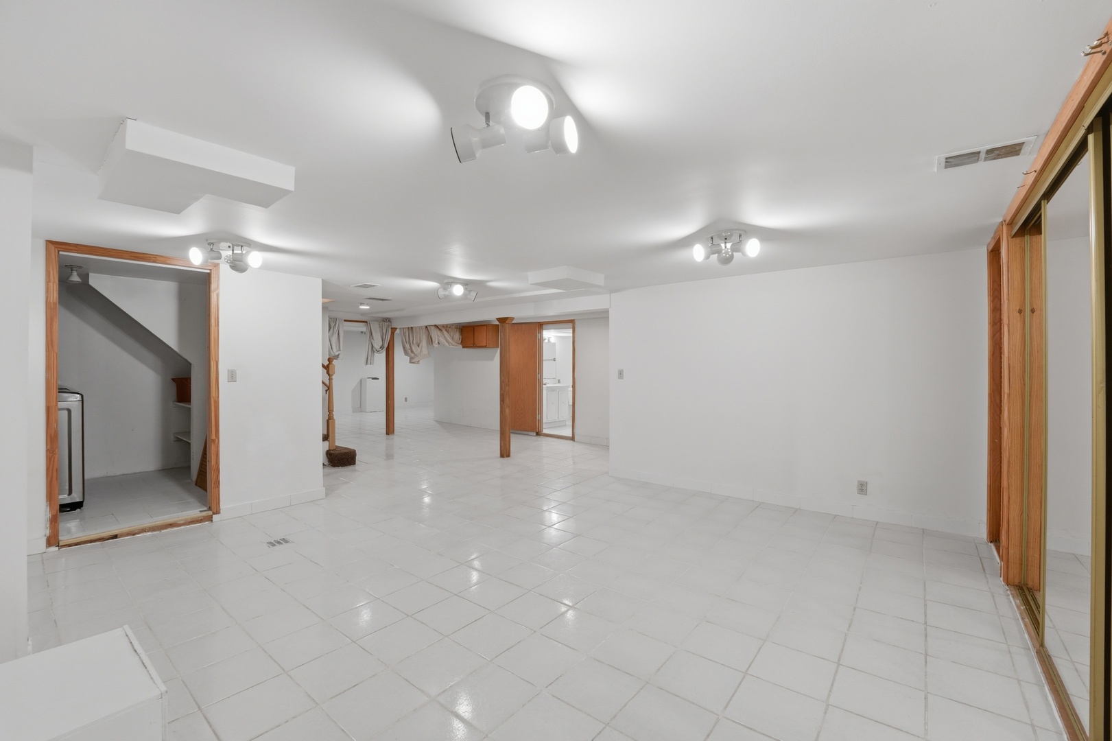 306 W Lonnquist Boulevard