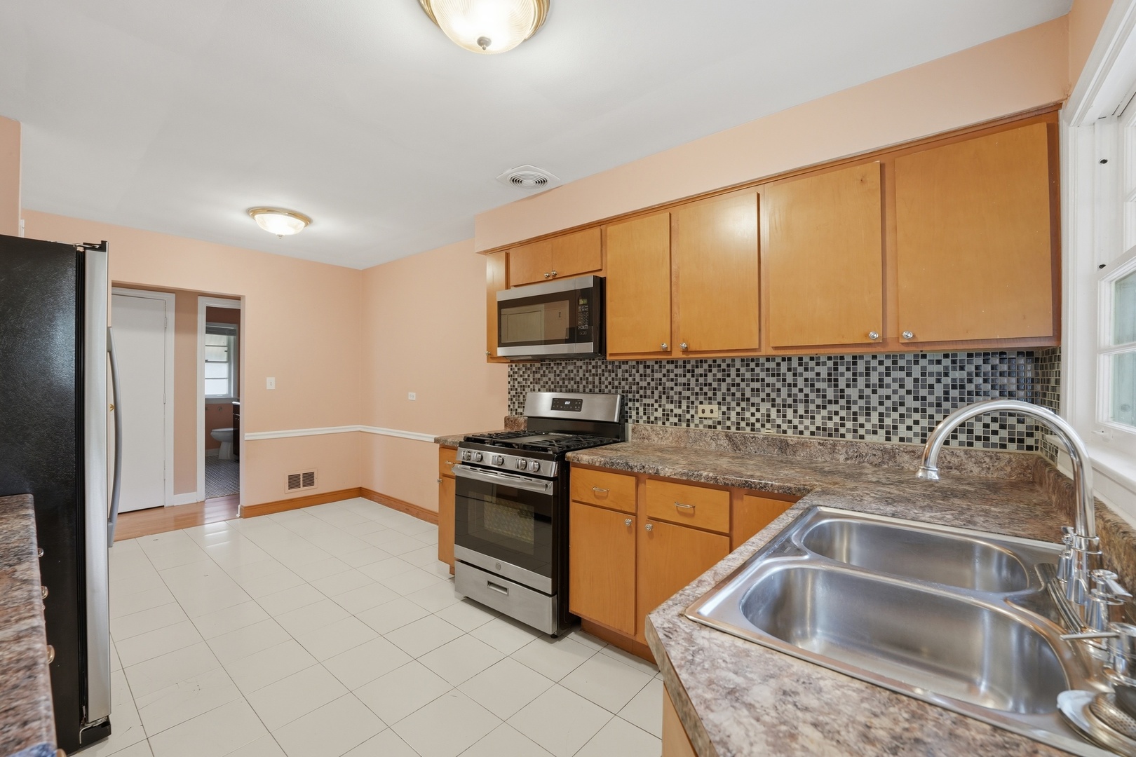 306 W Lonnquist Boulevard