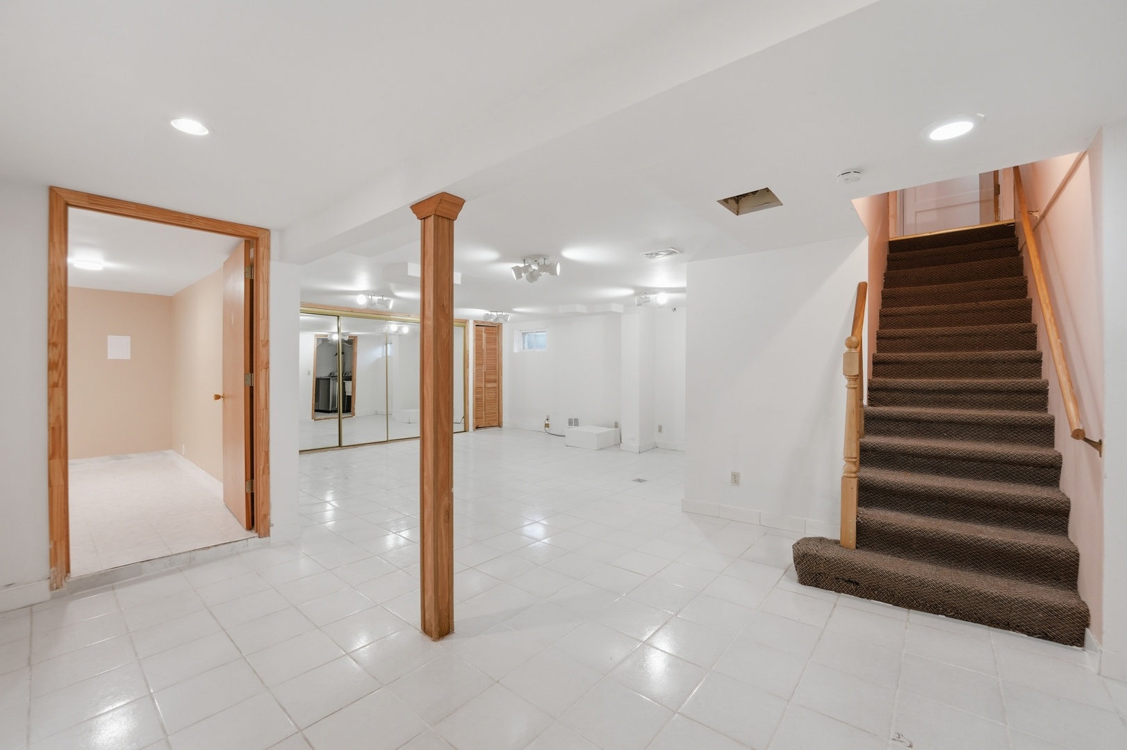 306 W Lonnquist Boulevard