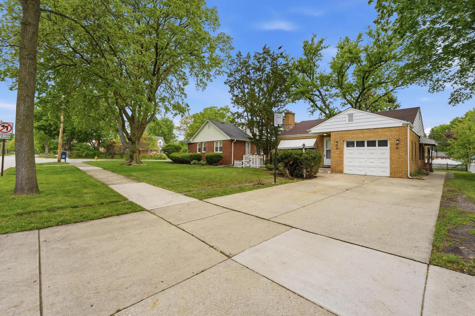 306 W Lonnquist Boulevard