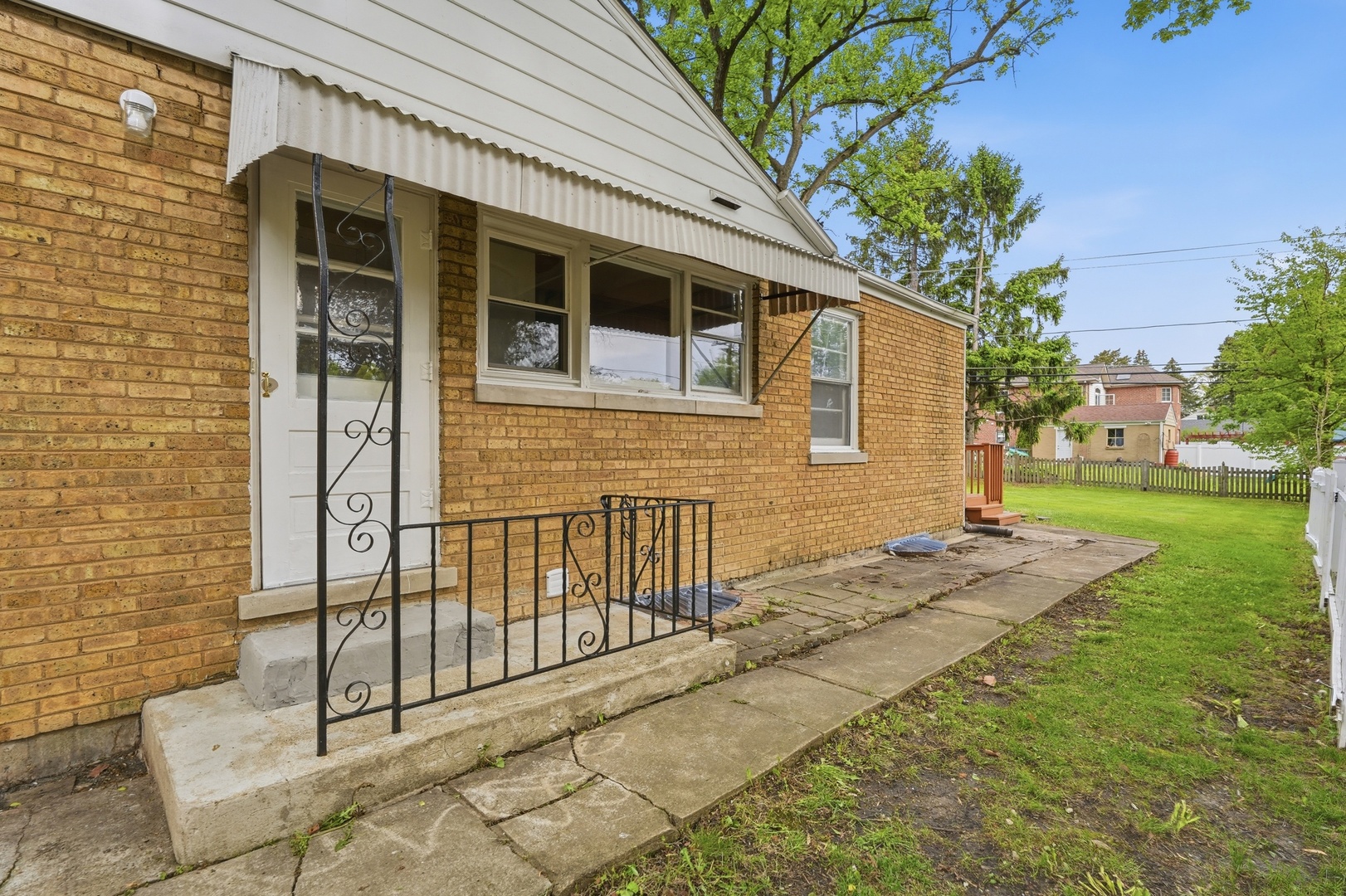 306 W Lonnquist Boulevard