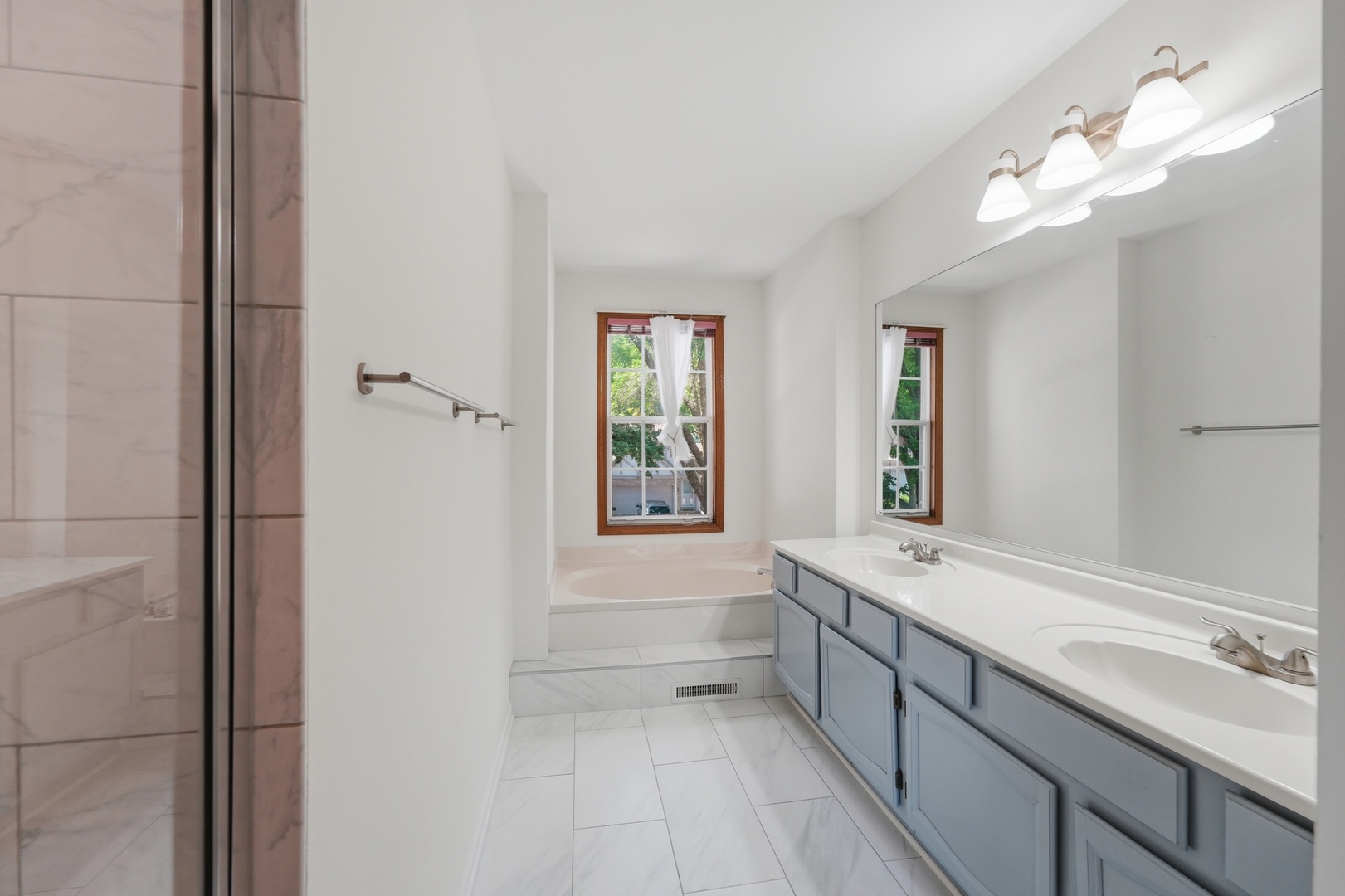 1404 W Sapphire Drive Unit: 1404