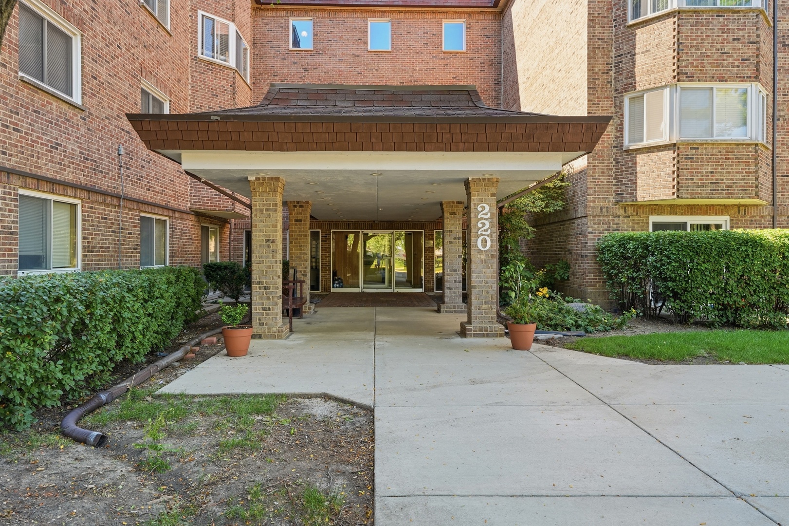 220 S Roselle Road Unit: 524