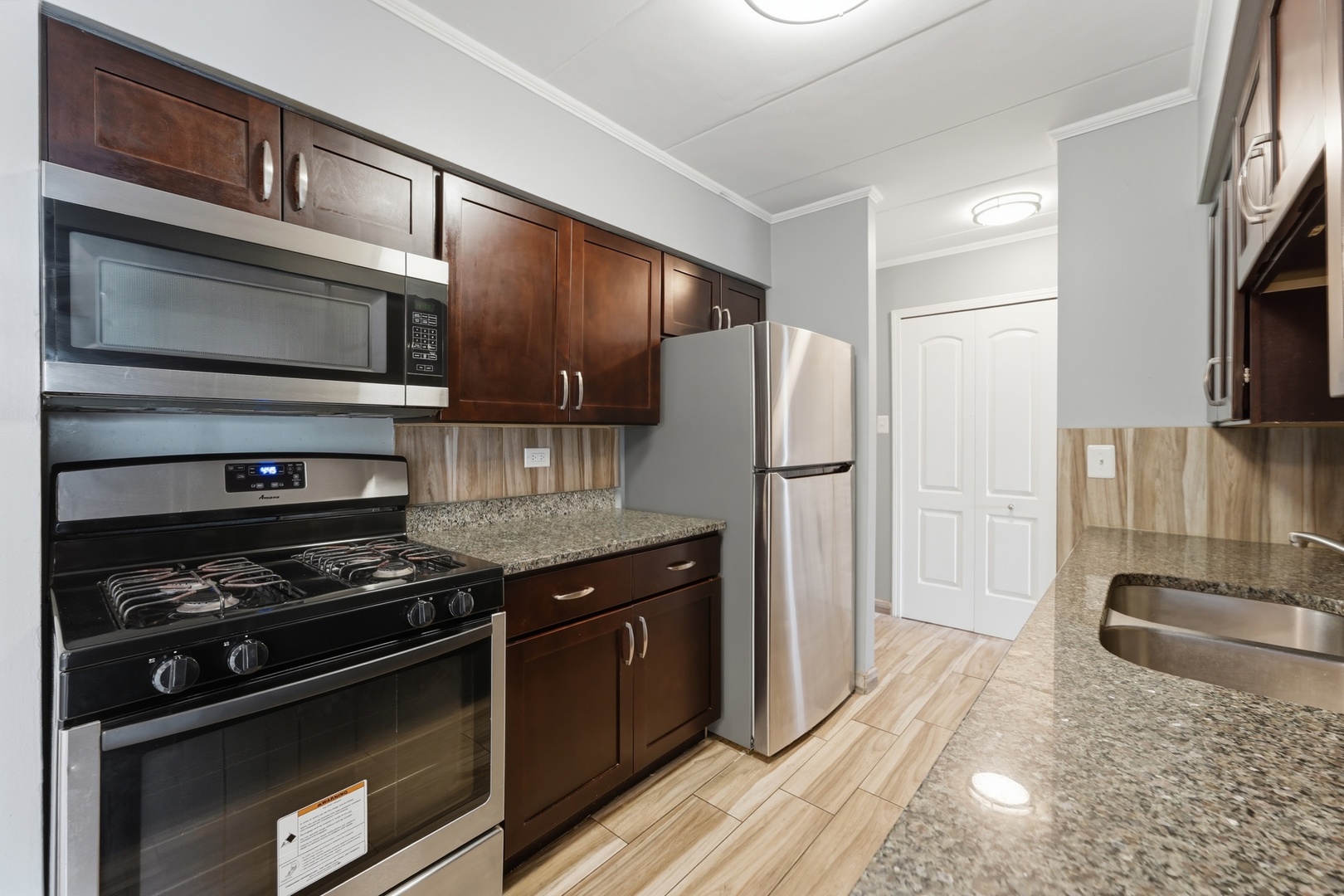 220 S Roselle Road Unit: 524