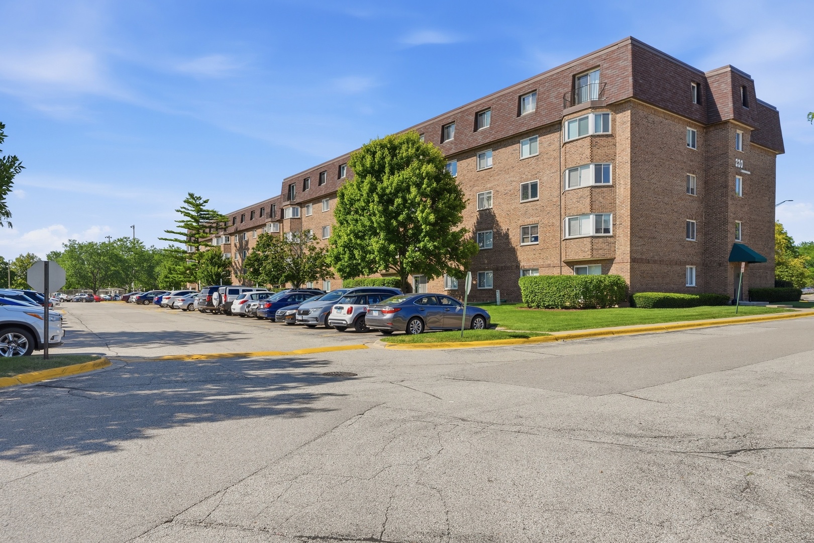 220 S Roselle Road Unit: 524