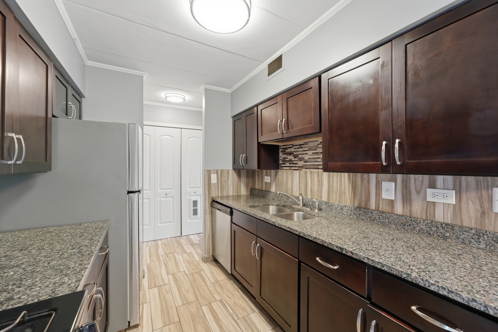 220 S Roselle Road Unit: 524
