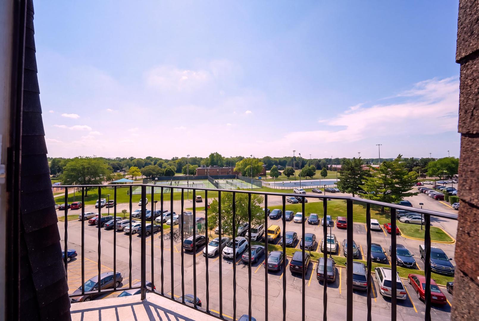 300 S Roselle Road Unit: 522