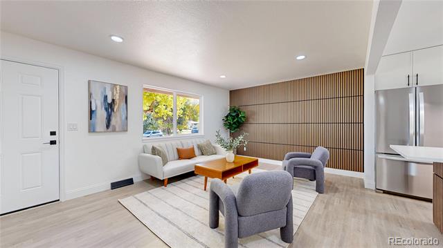 367 S Queen Circle