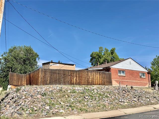 1100 Russell Boulevard