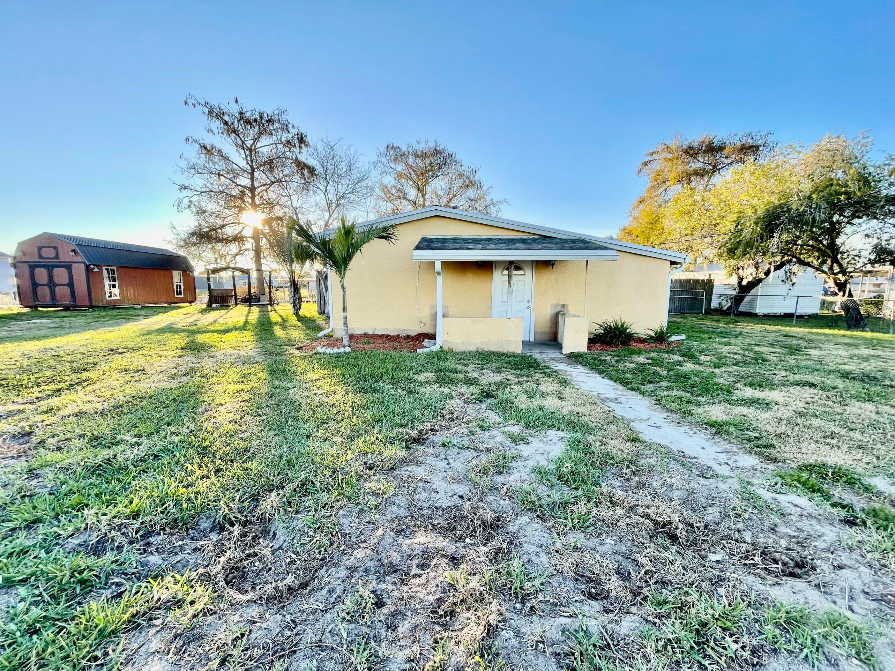 1498 Hunter Road