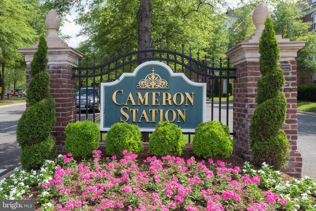 400 Cameron Station Blvd #325
