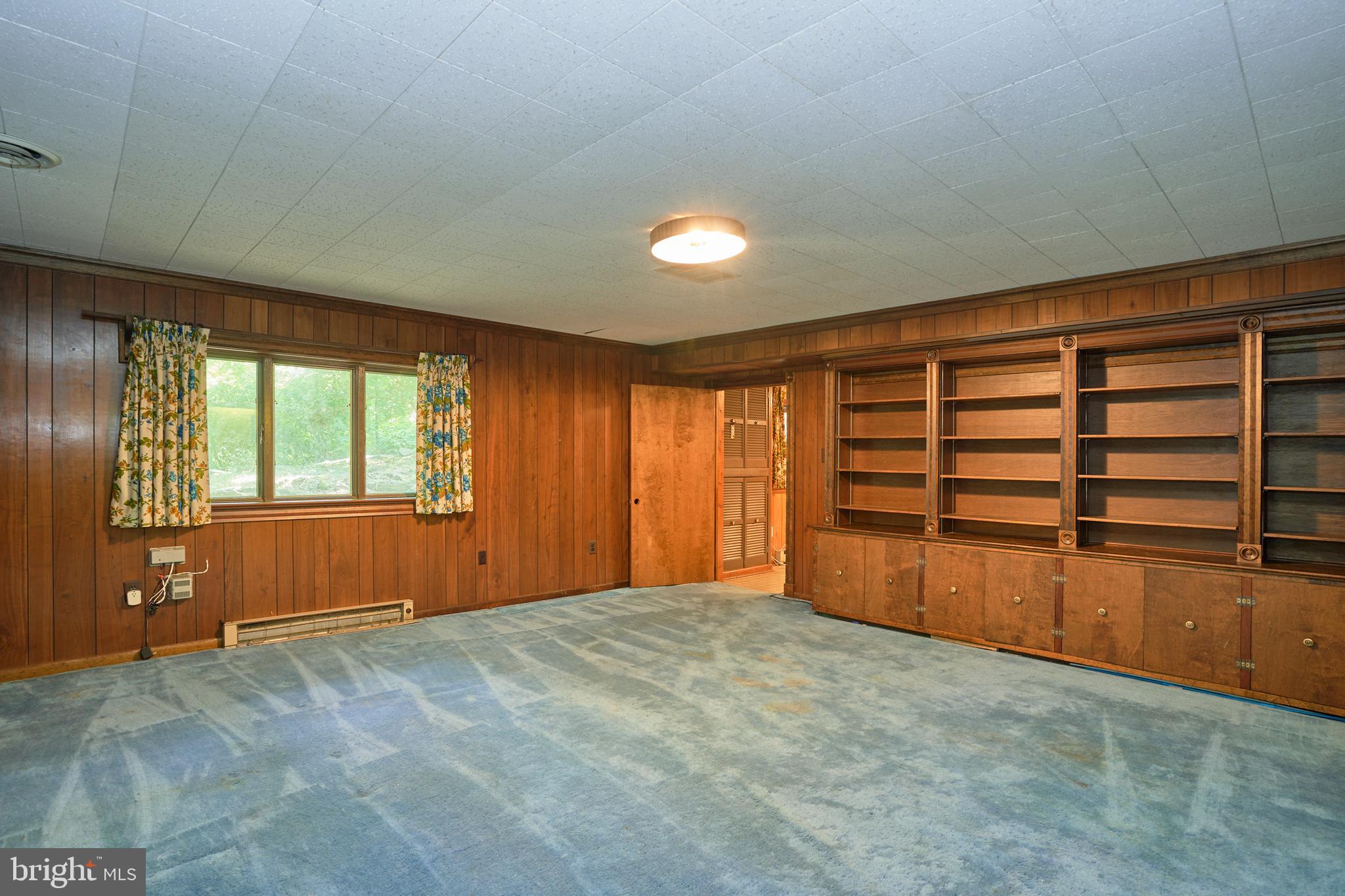 9327 Campbell Rd
