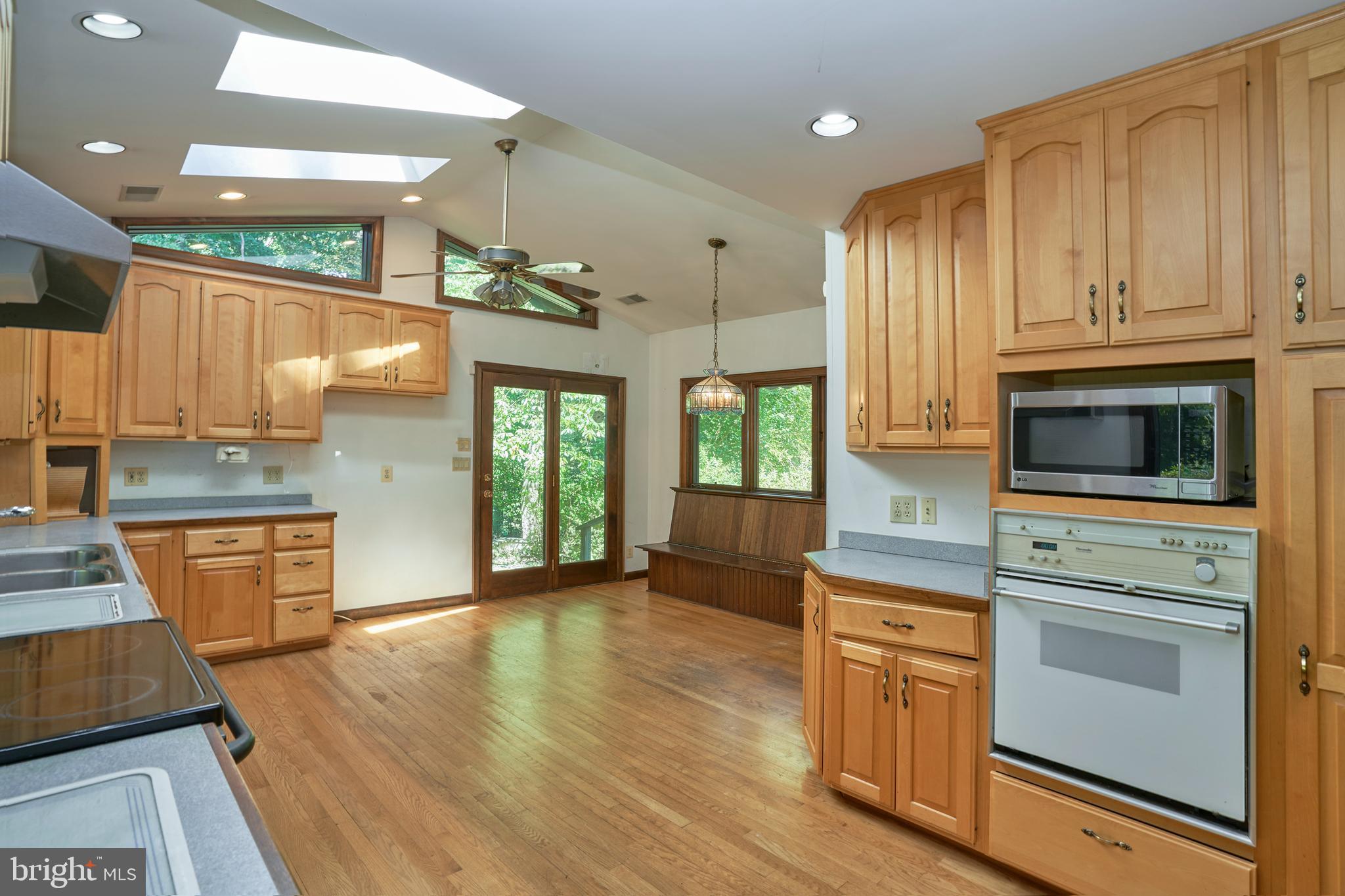 9327 Campbell Rd