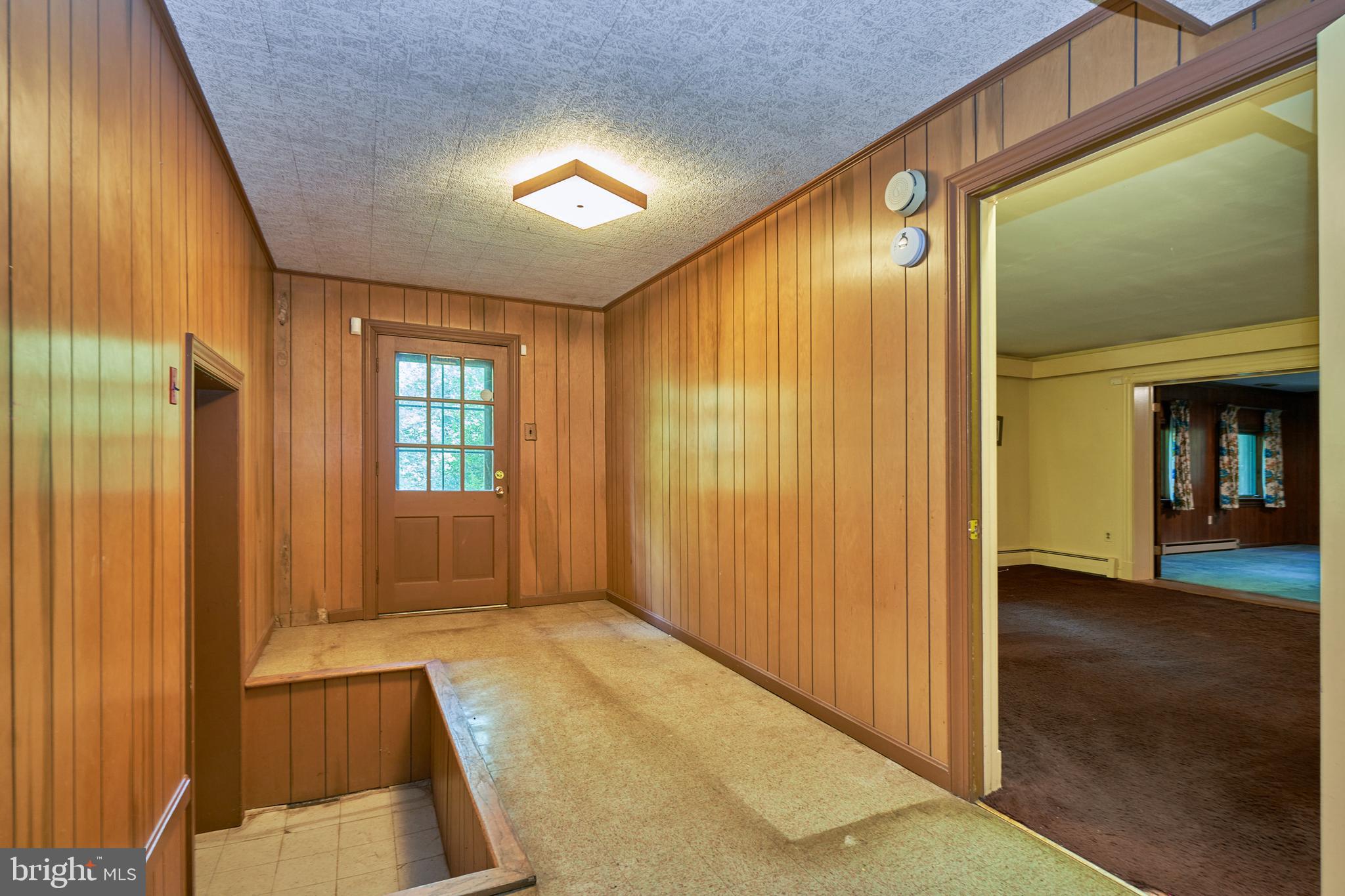 9327 Campbell Rd
