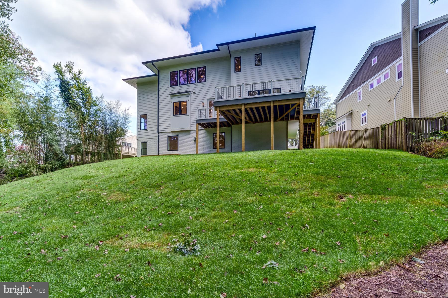 1205 Ross Dr SW
