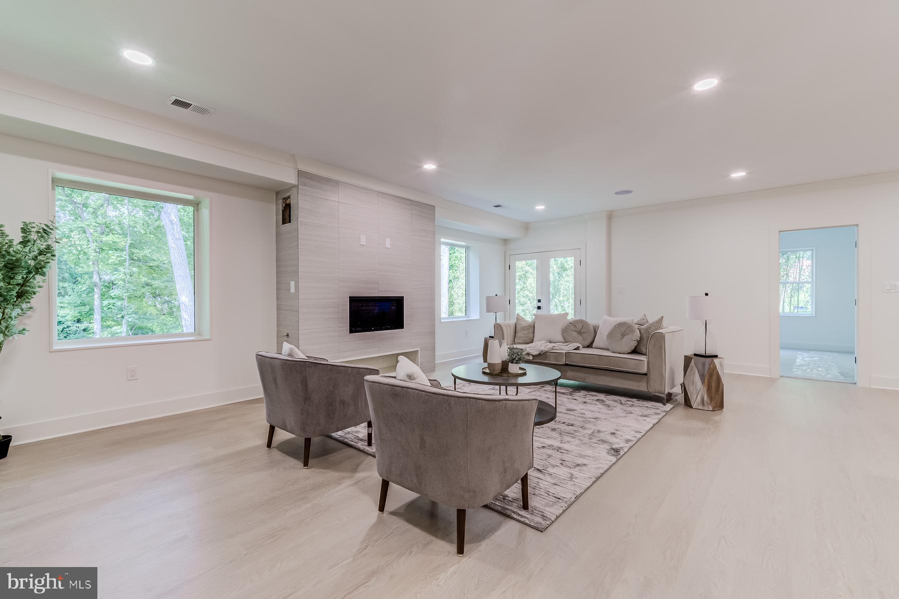1205 Ross Dr SW