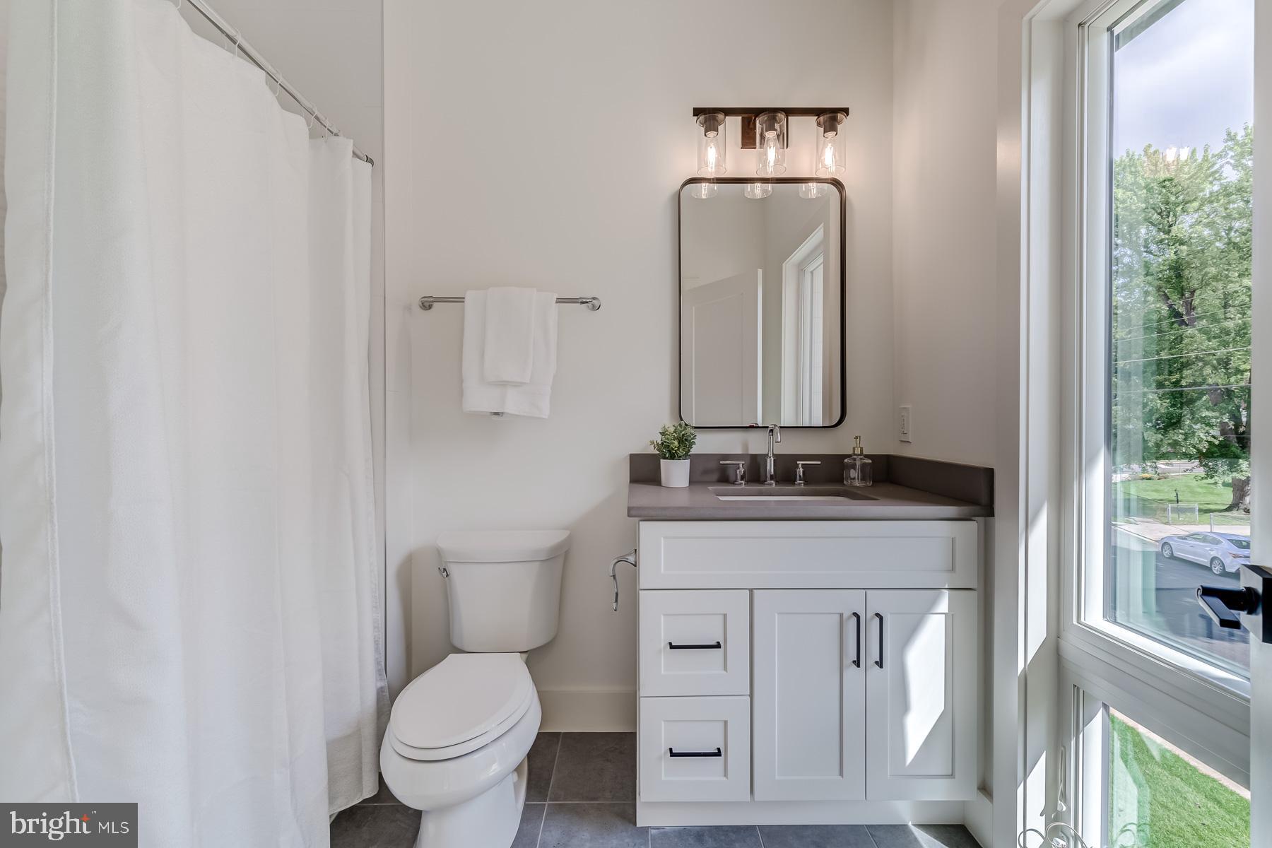1205 Ross Dr SW