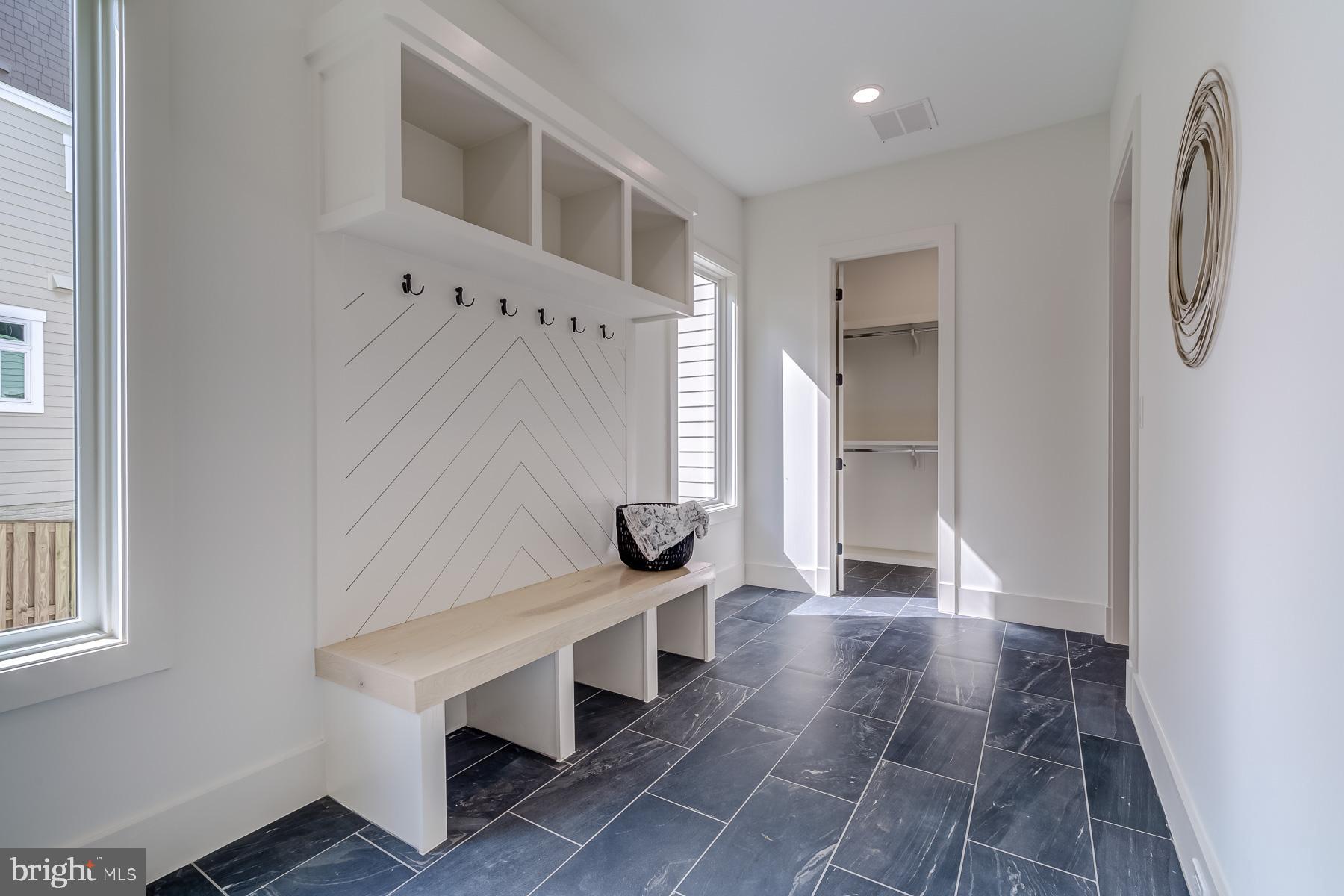 1205 Ross Dr SW