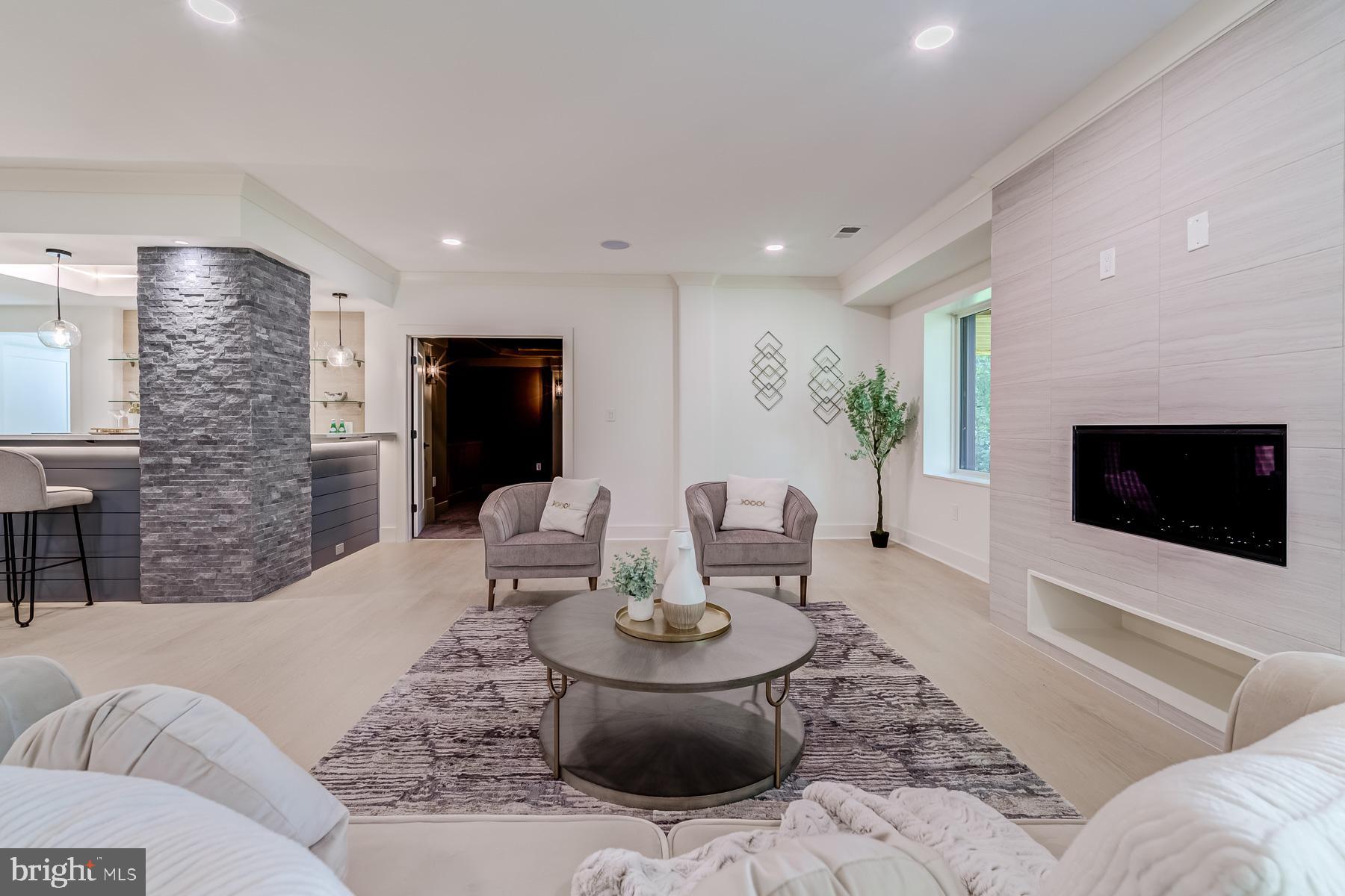 1205 Ross Dr SW
