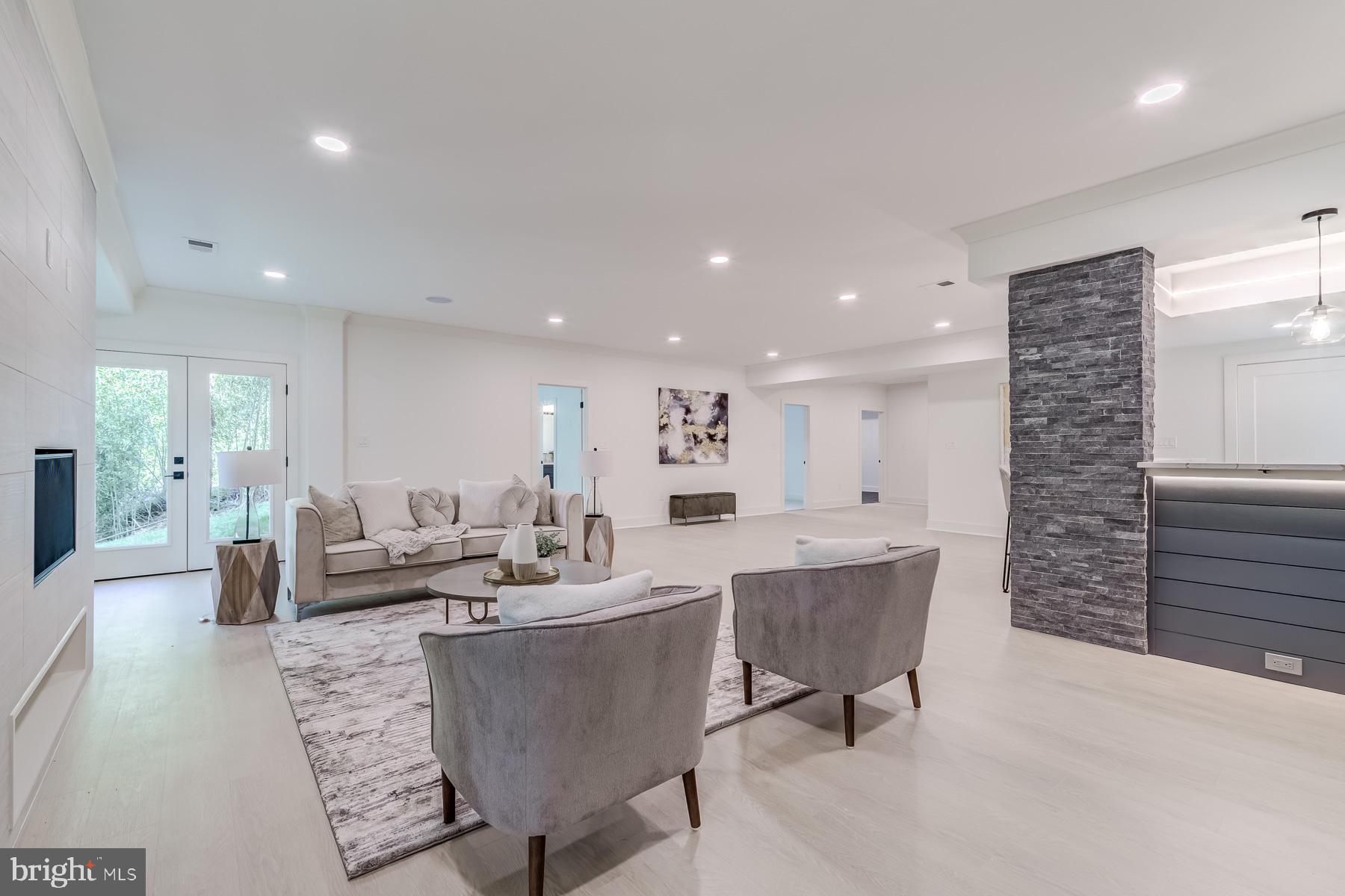 1205 Ross Dr SW