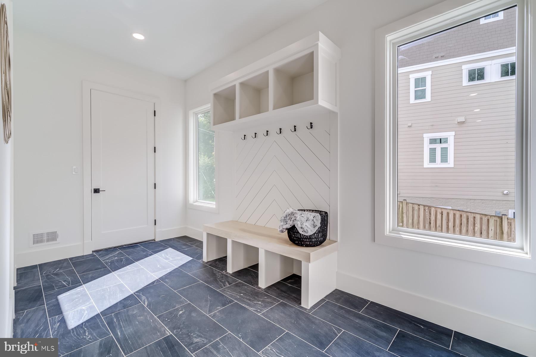 1205 Ross Dr SW