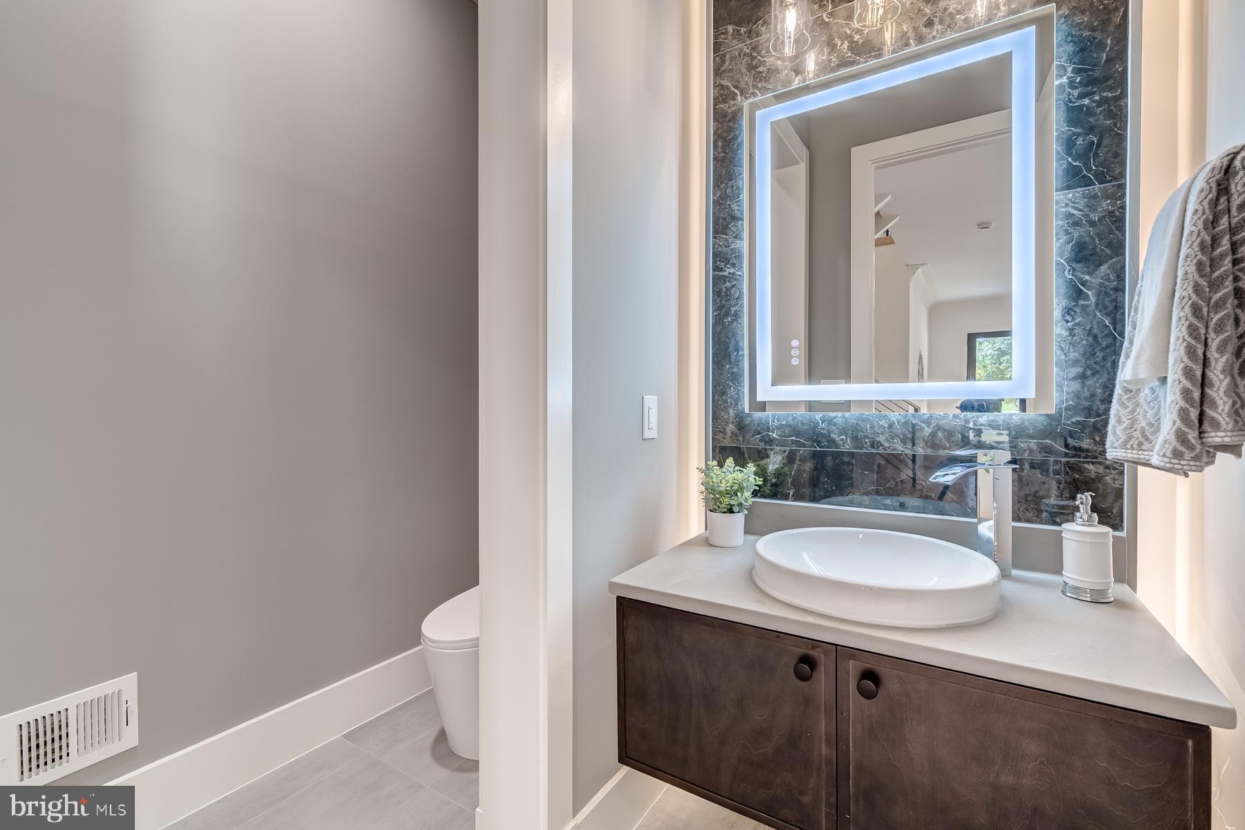 1205 Ross Dr SW