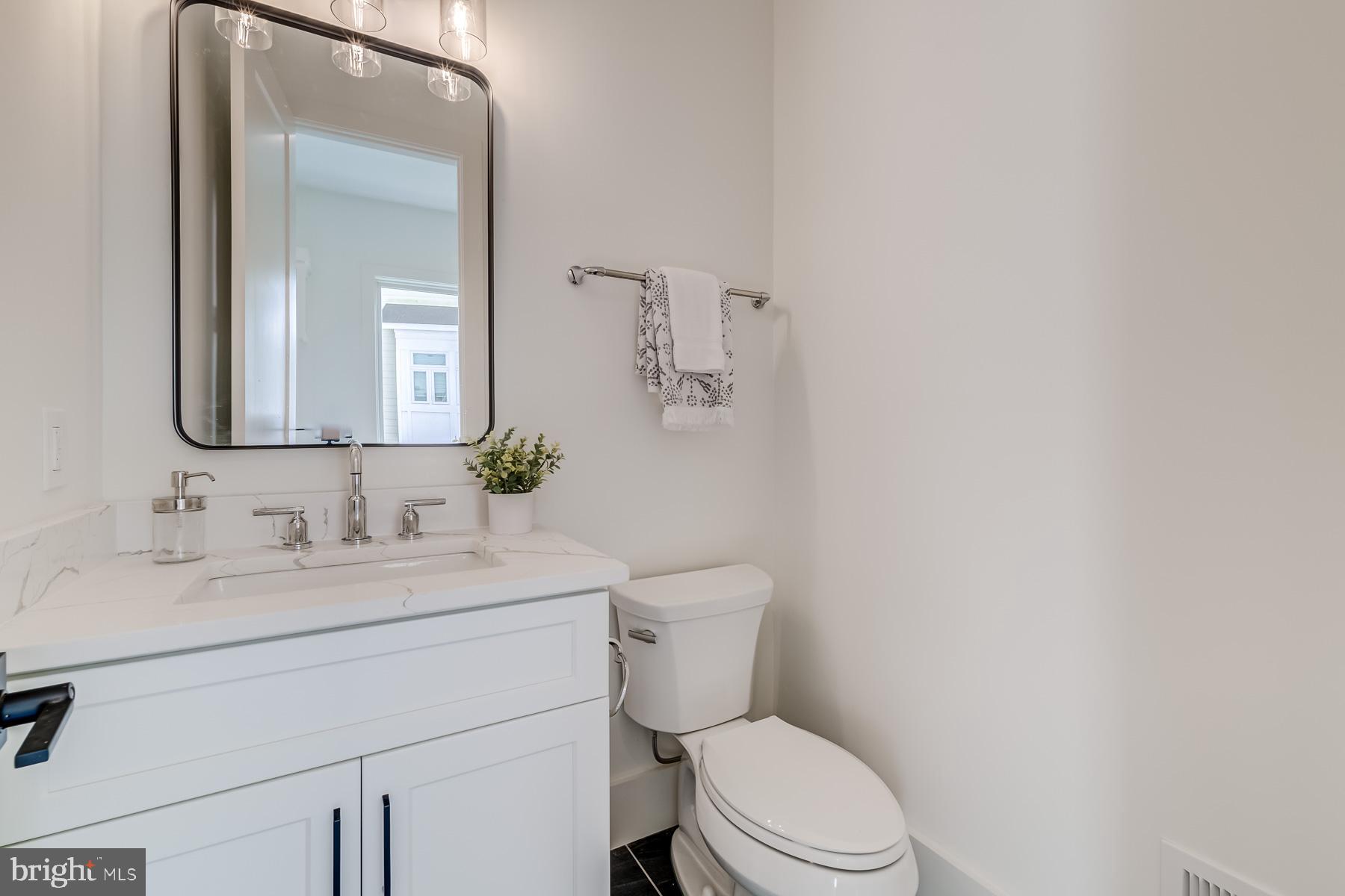 1205 Ross Dr SW