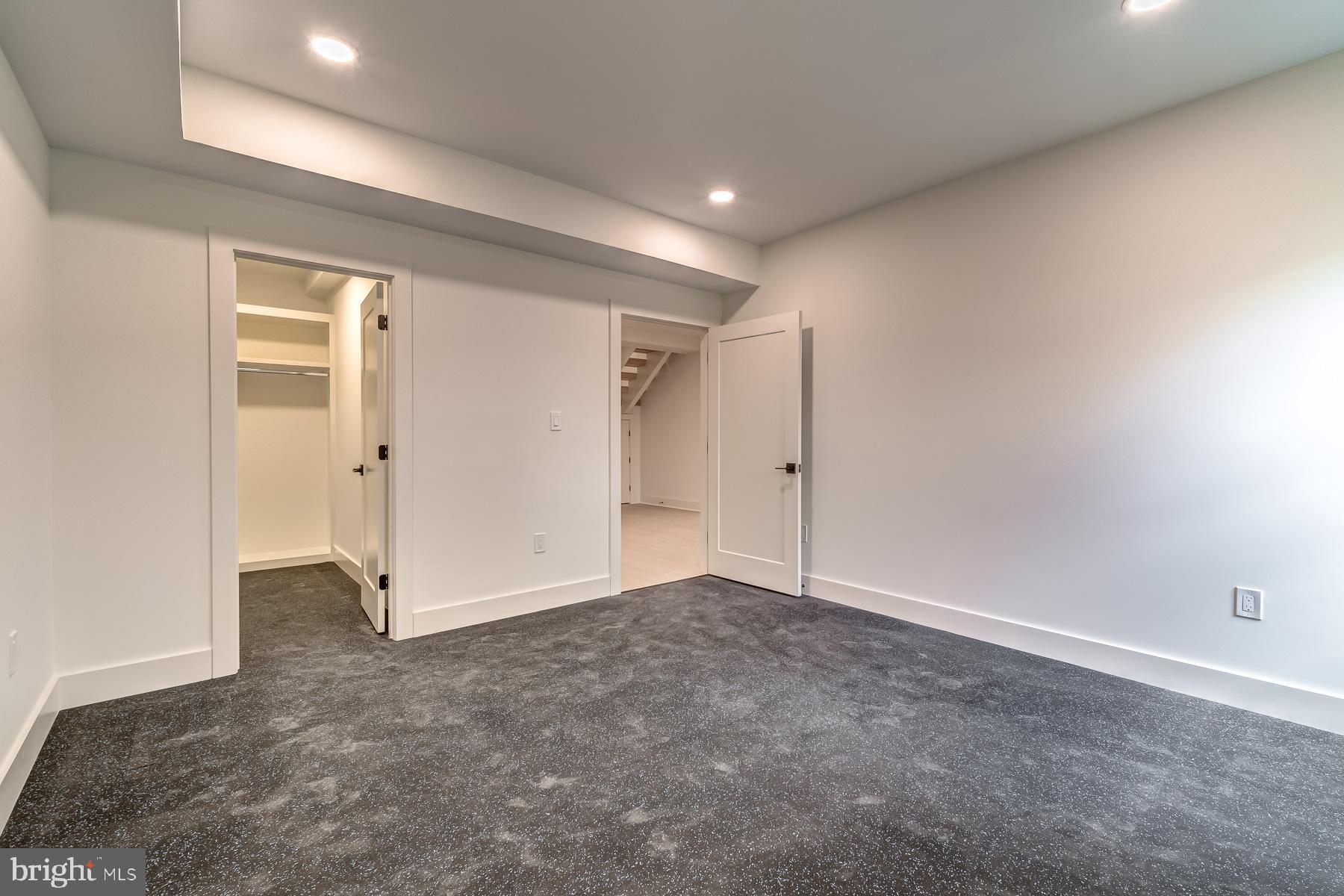 1205 Ross Dr SW
