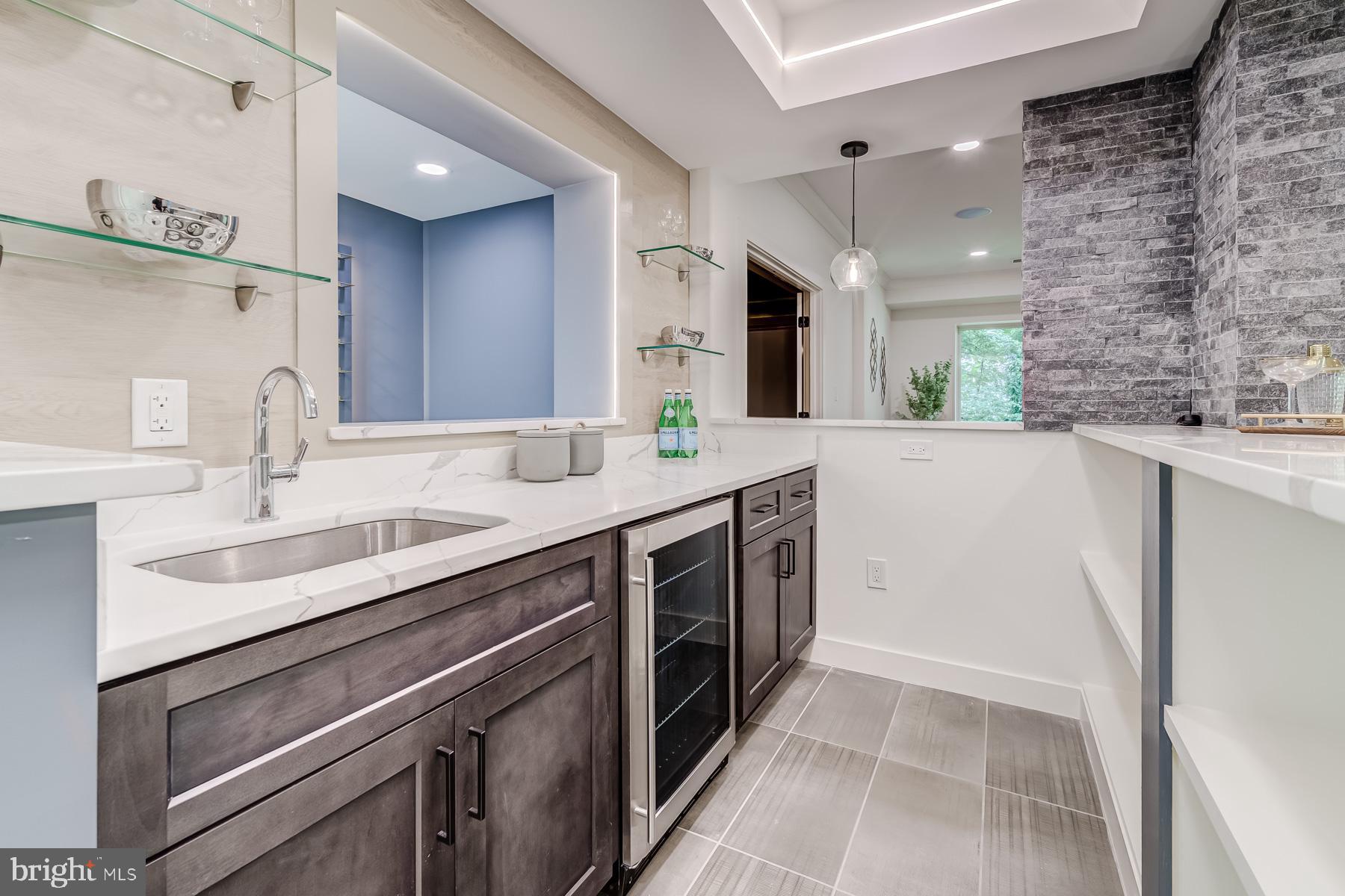 1205 Ross Dr SW