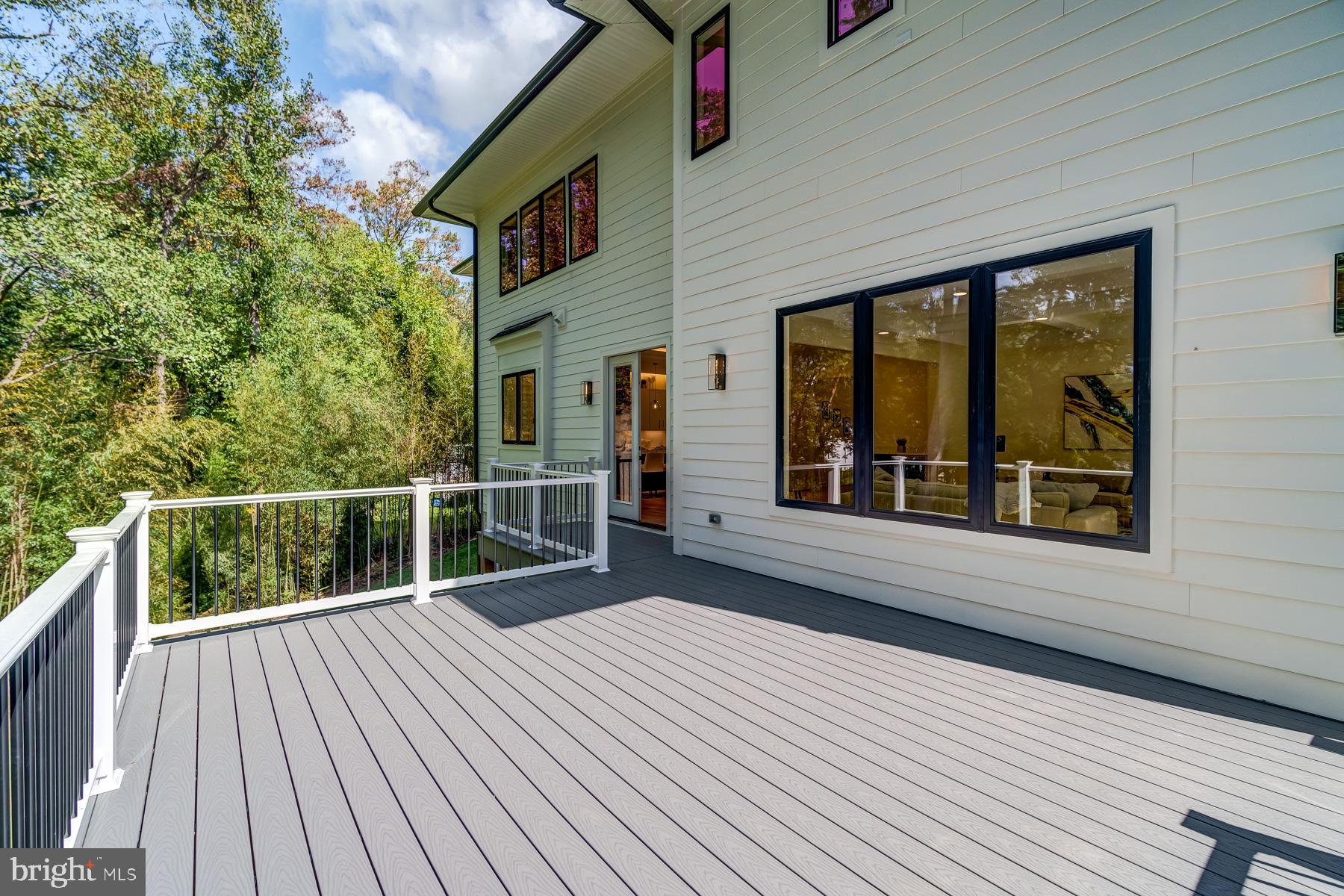 1205 Ross Dr SW
