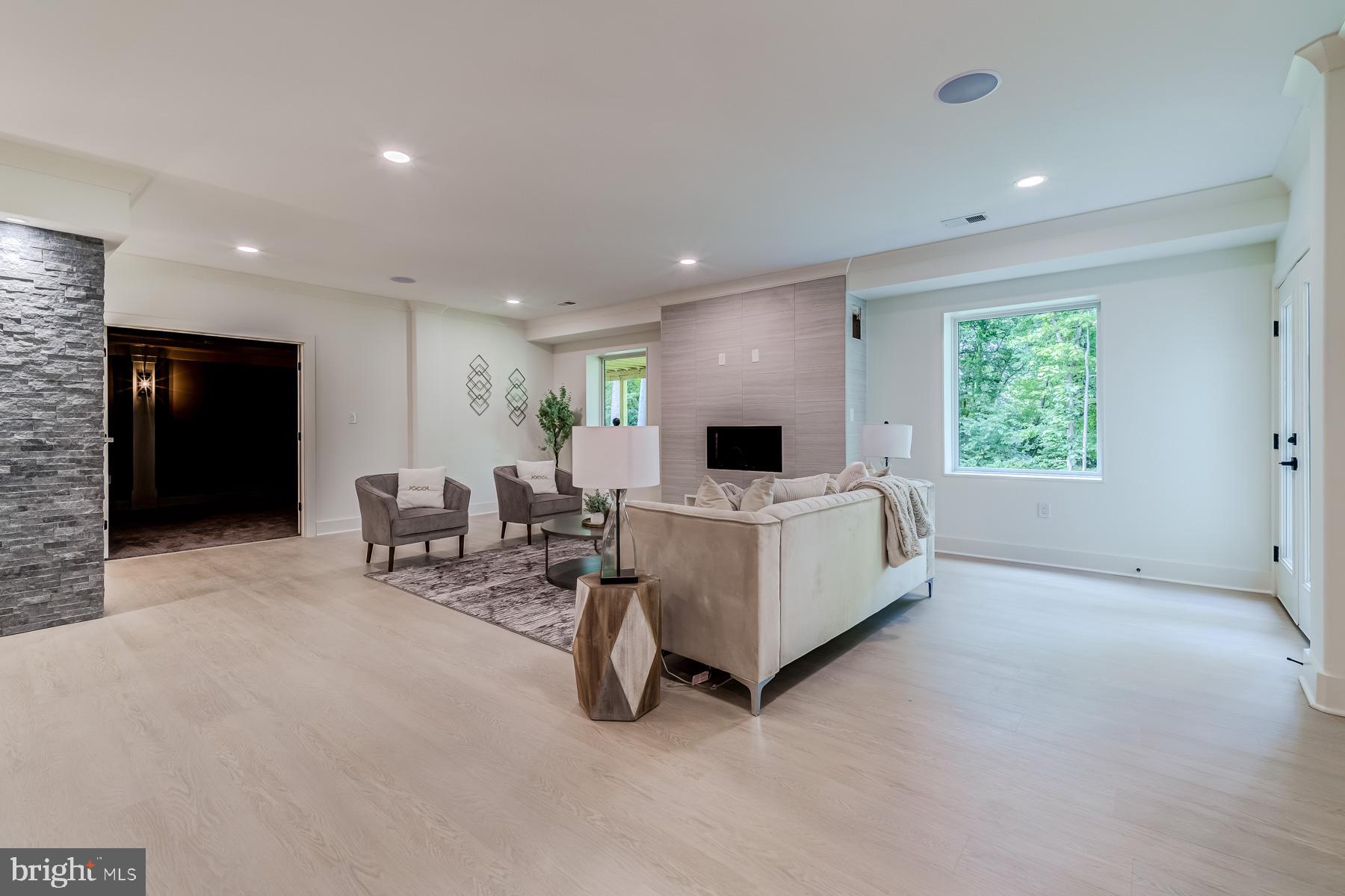 1205 Ross Dr SW