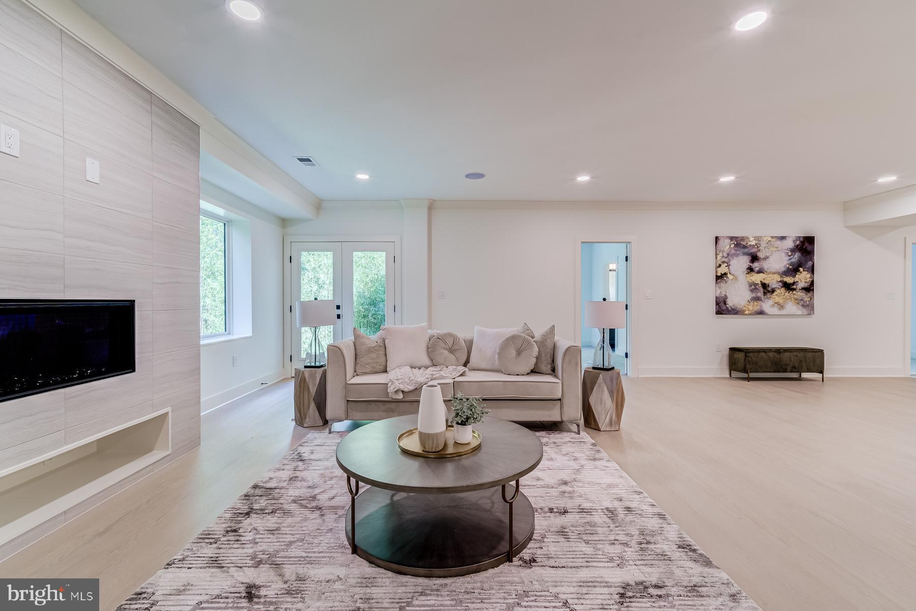 1205 Ross Dr SW