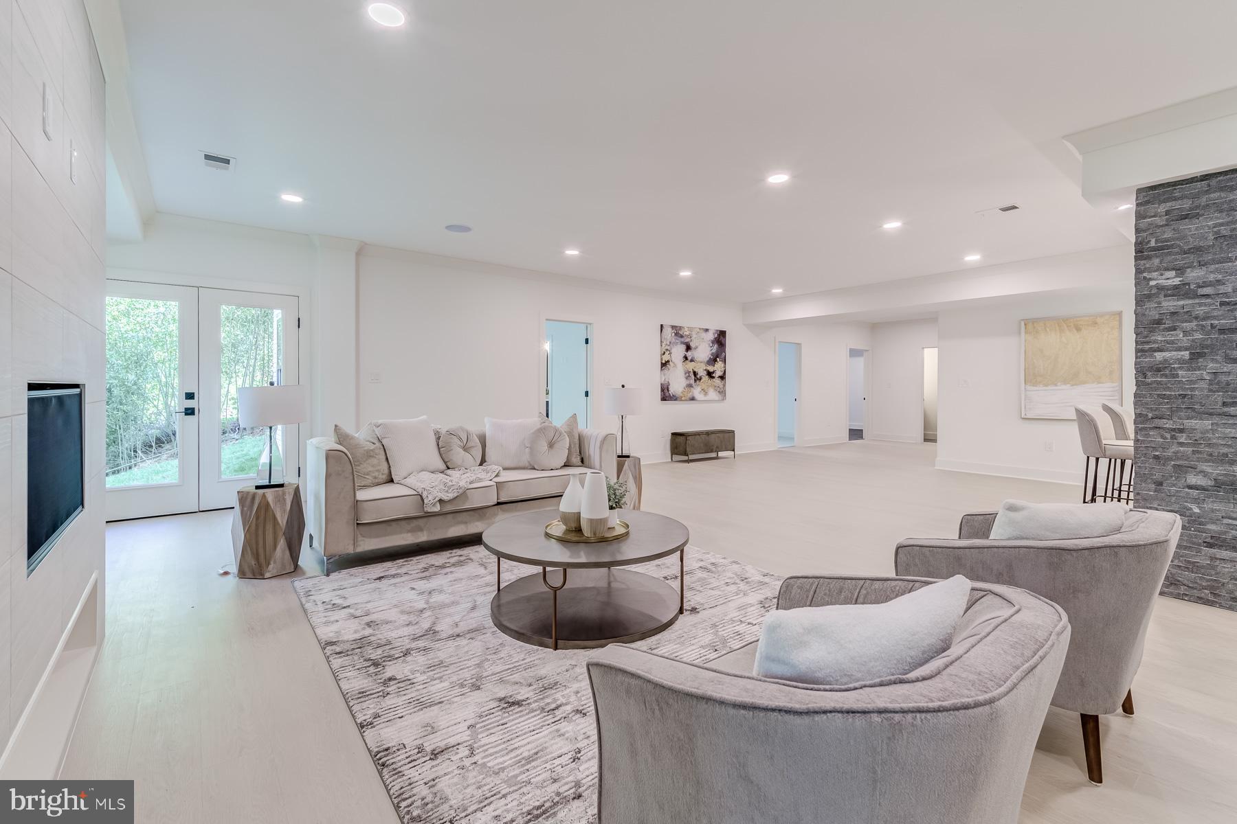 1205 Ross Dr SW