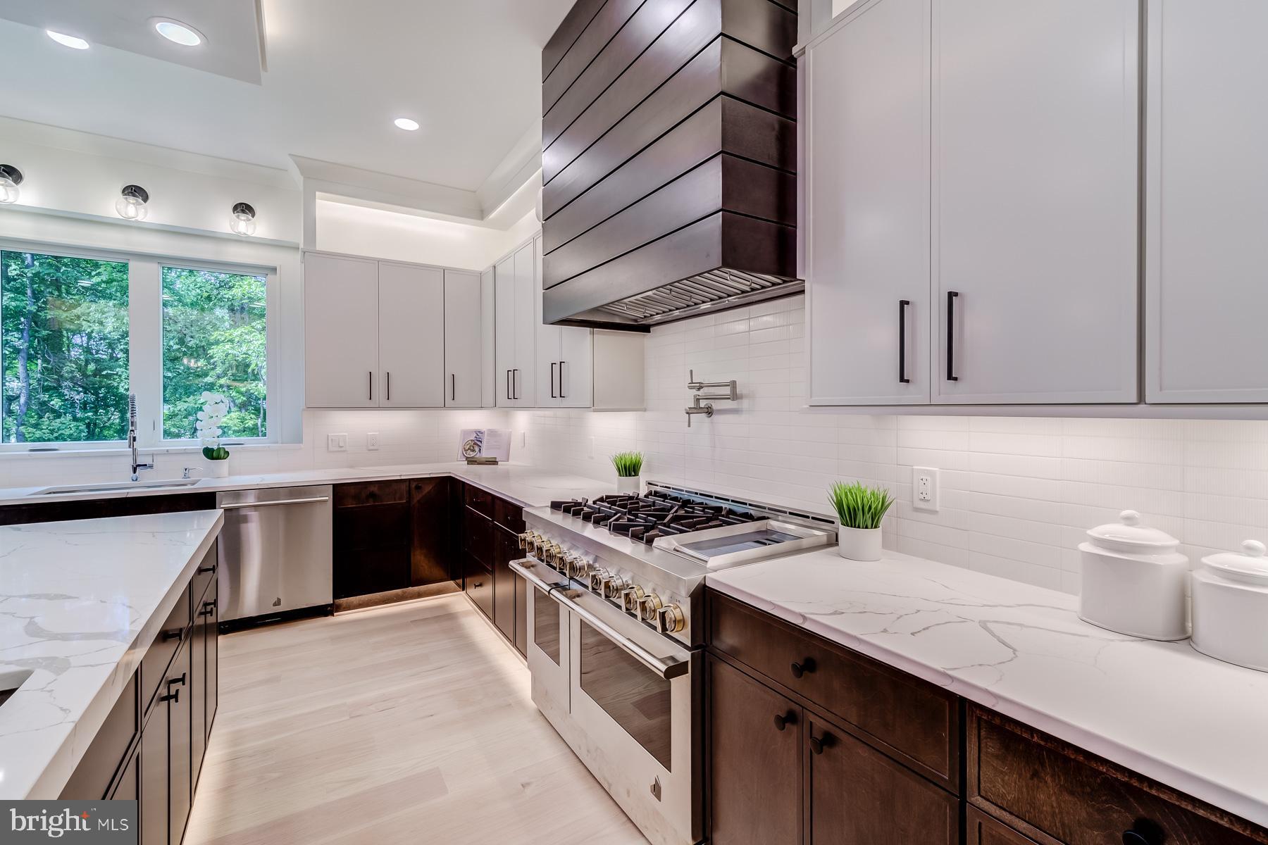 1205 Ross Dr SW