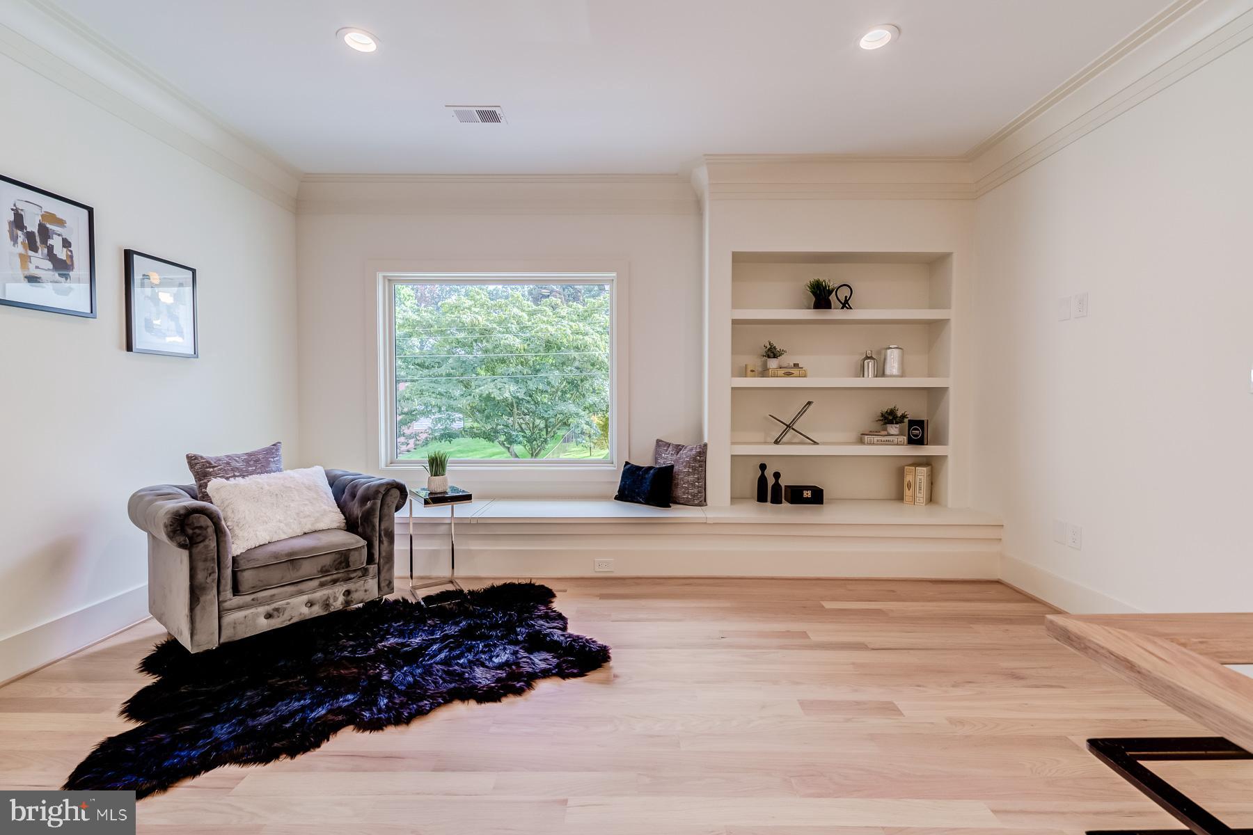 1205 Ross Dr SW