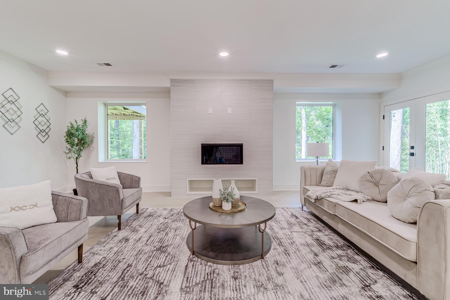 1205 Ross Dr SW
