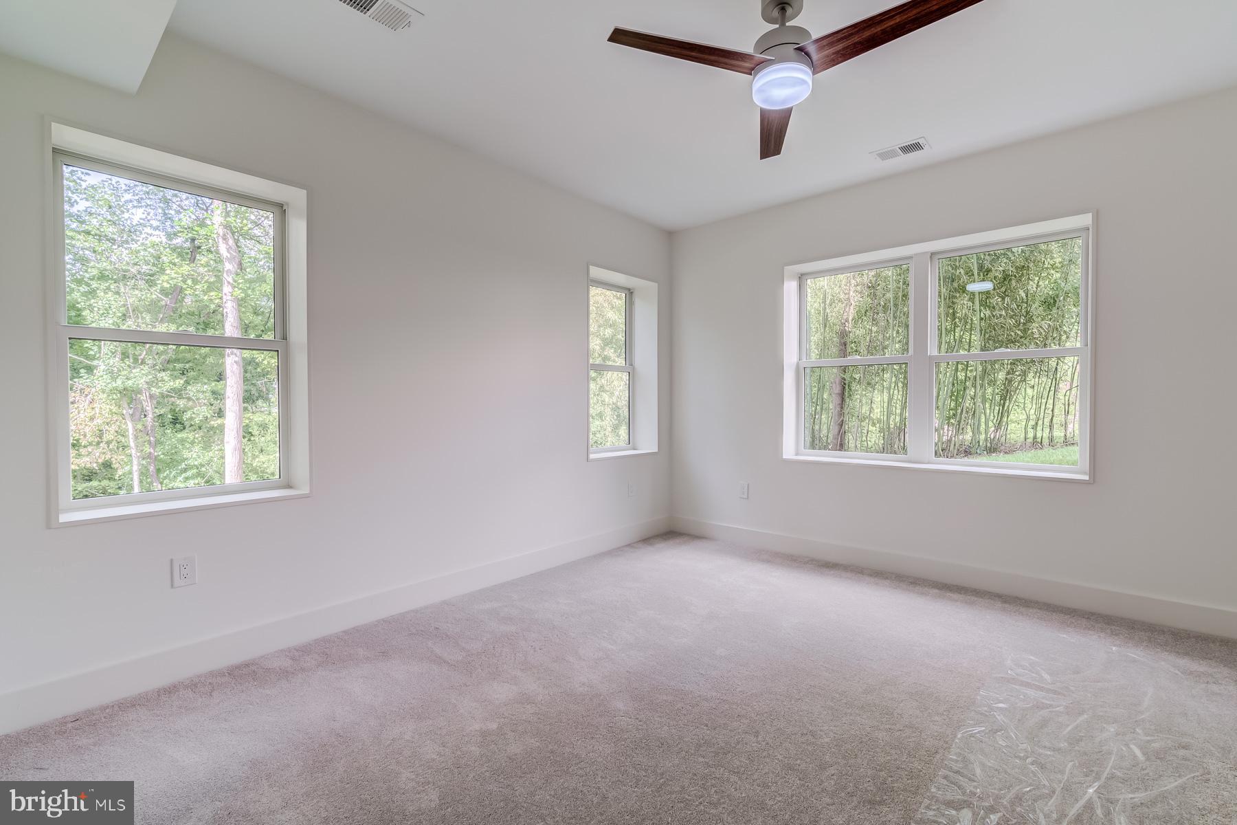 1205 Ross Dr SW