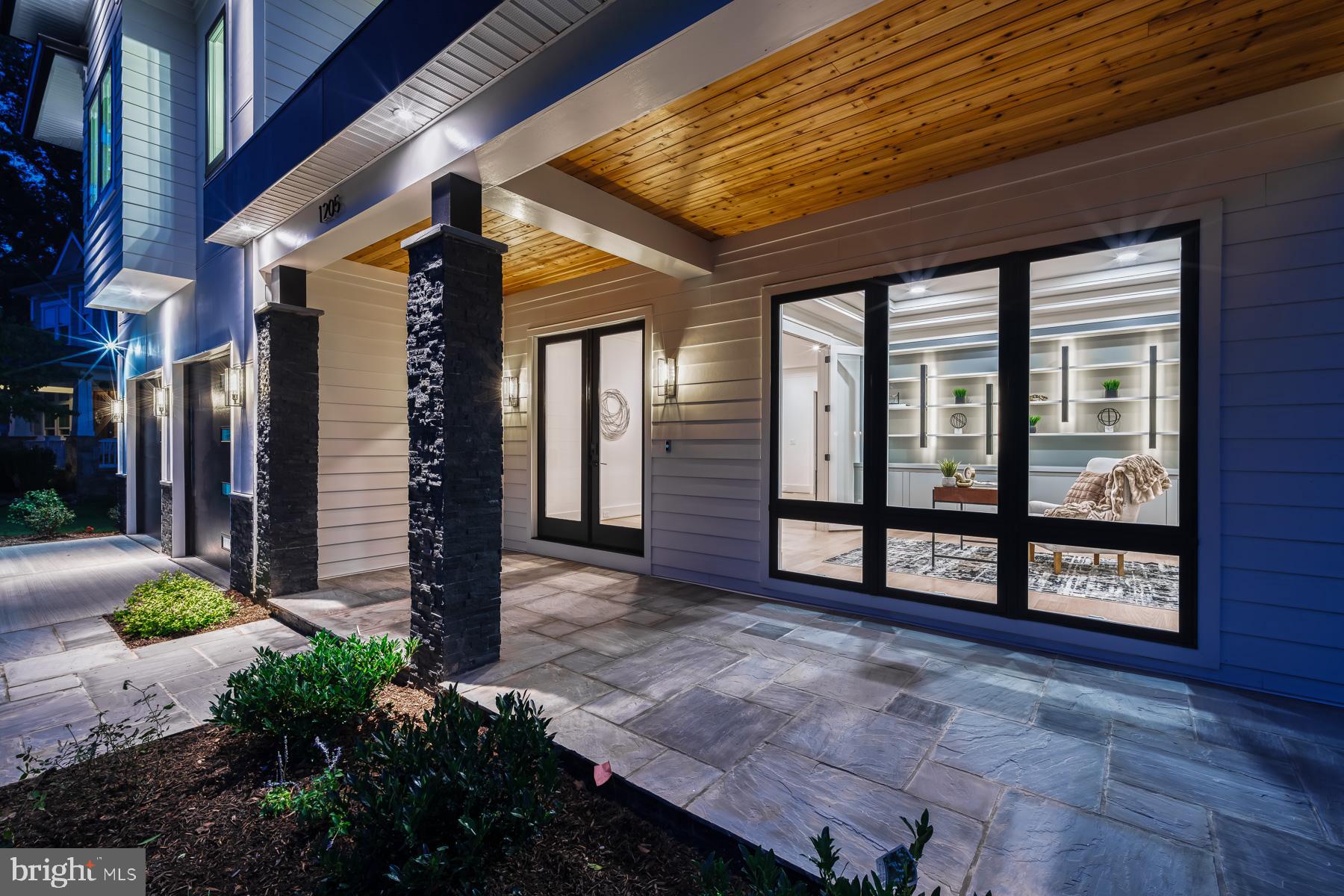 1205 Ross Dr SW