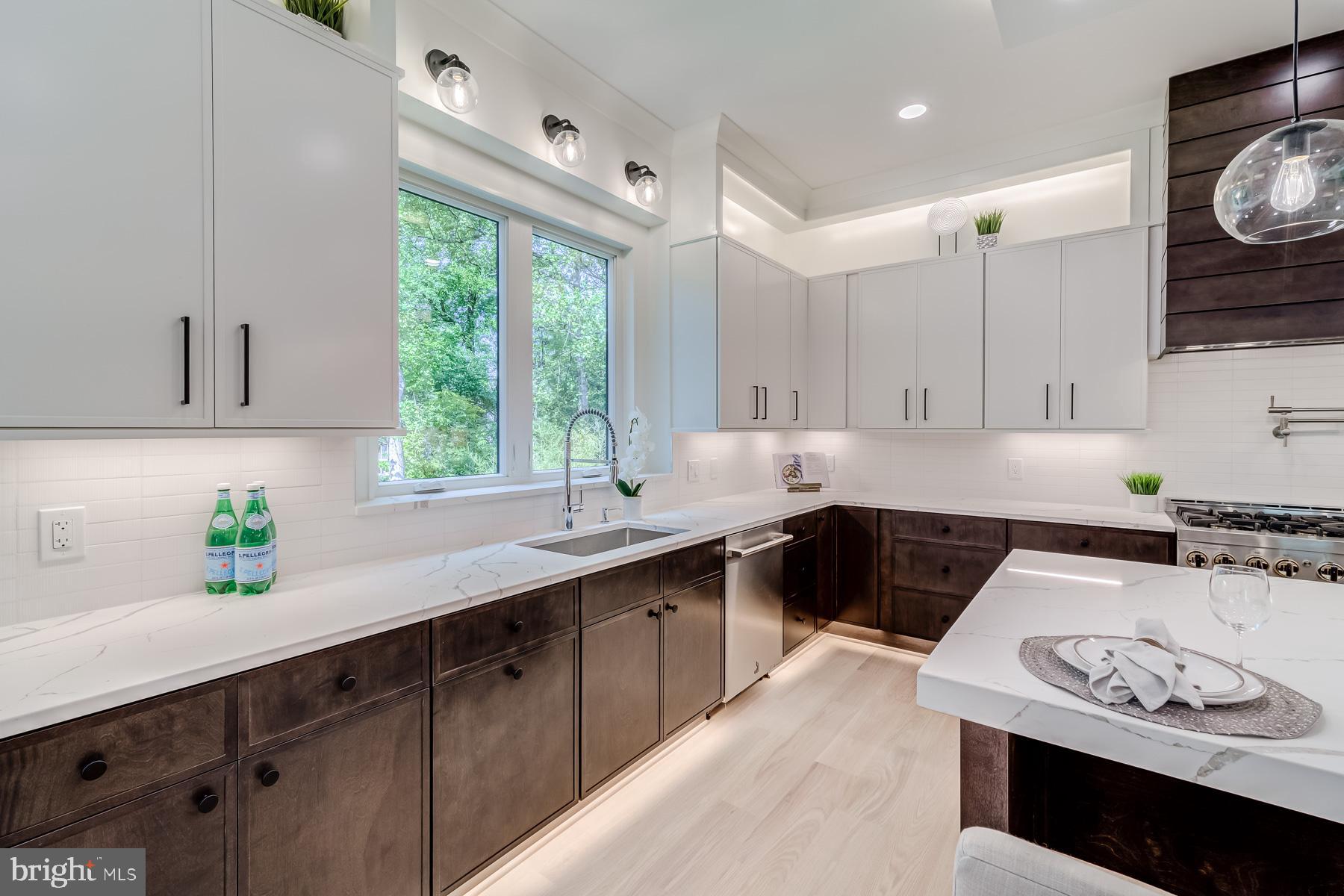 1205 Ross Dr SW