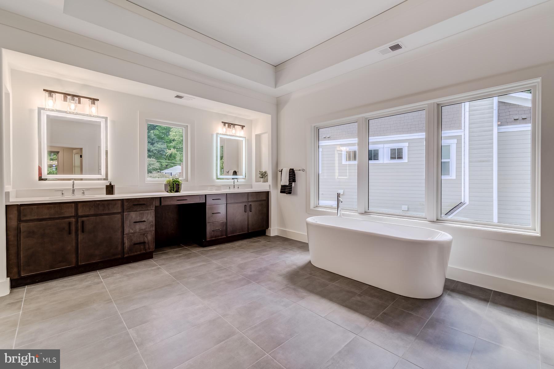 1205 Ross Dr SW