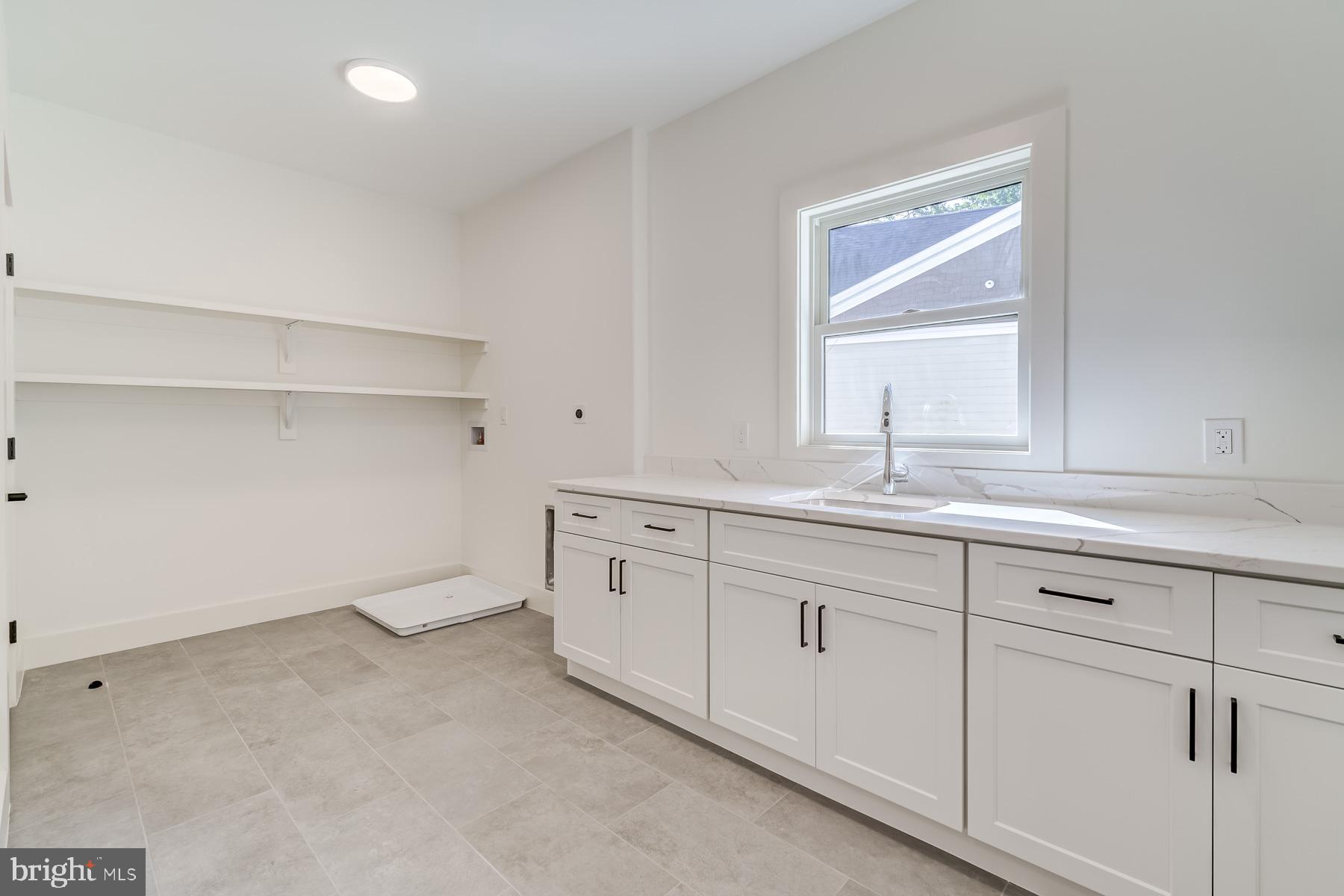 1205 Ross Dr SW