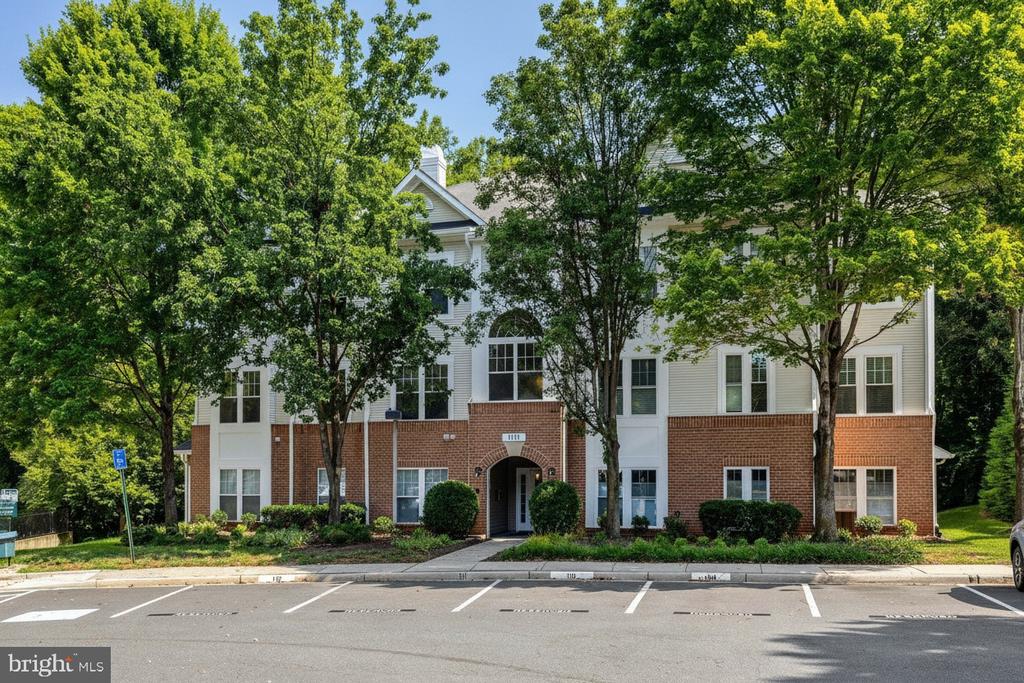1511 N POINT DRIVE Unit: 203