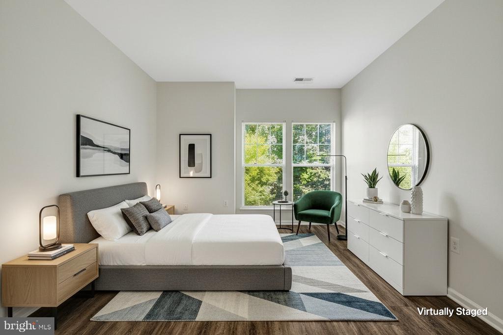1511 N POINT DRIVE Unit: 203