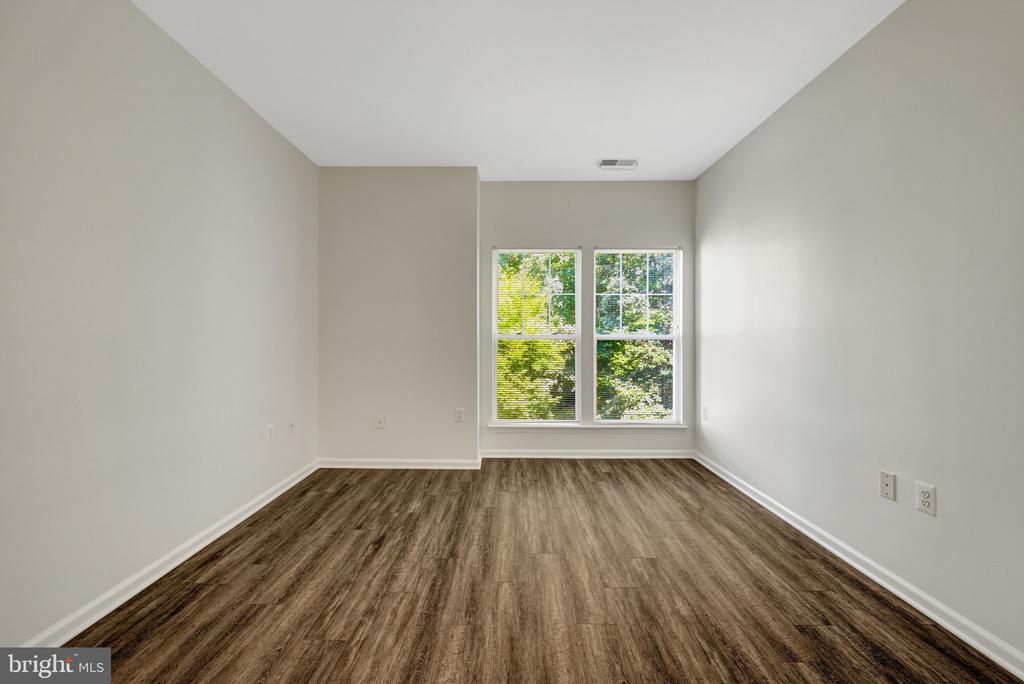 1511 N POINT DRIVE Unit: 203