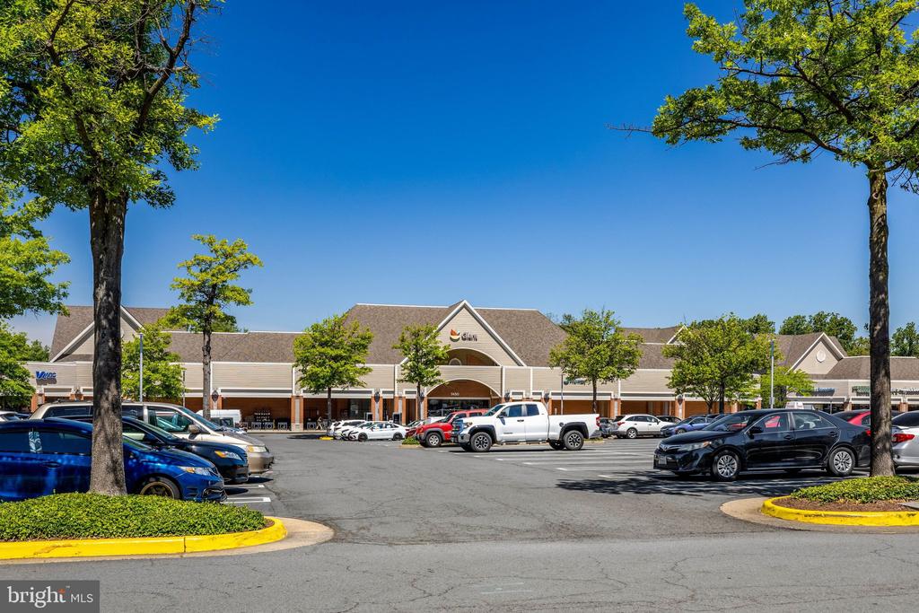1511 N POINT DRIVE Unit: 203