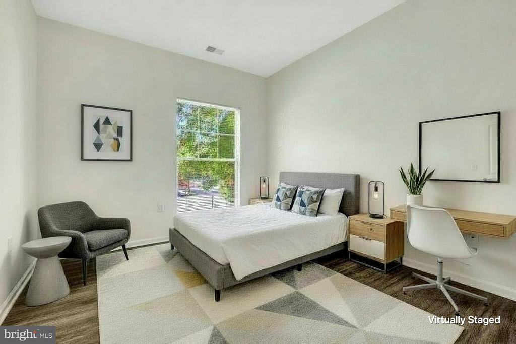 1511 N POINT DRIVE Unit: 203