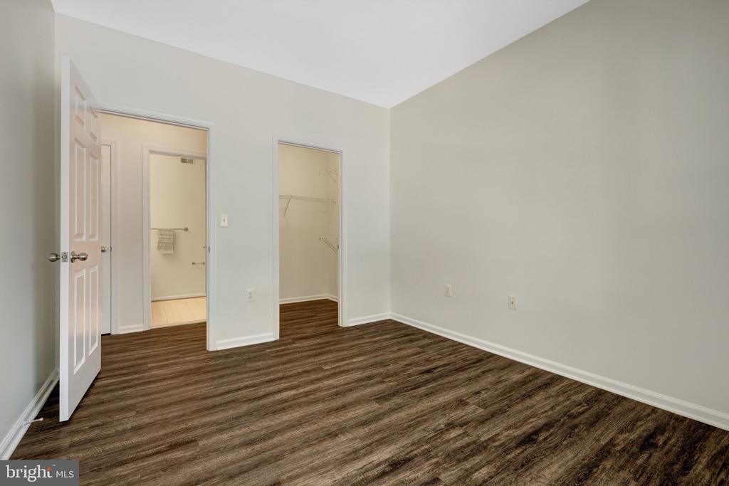 1511 N POINT DRIVE Unit: 203